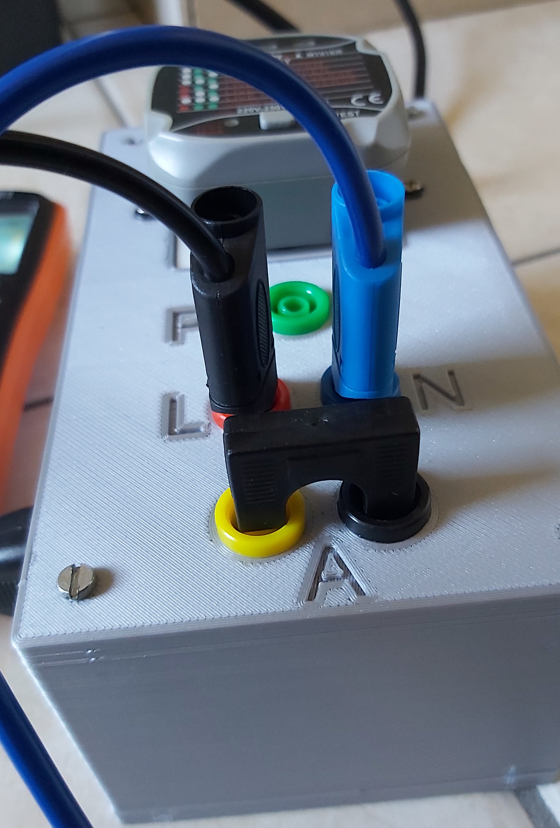Outlet breakout box by Gratifyingprints | Download free STL model ...