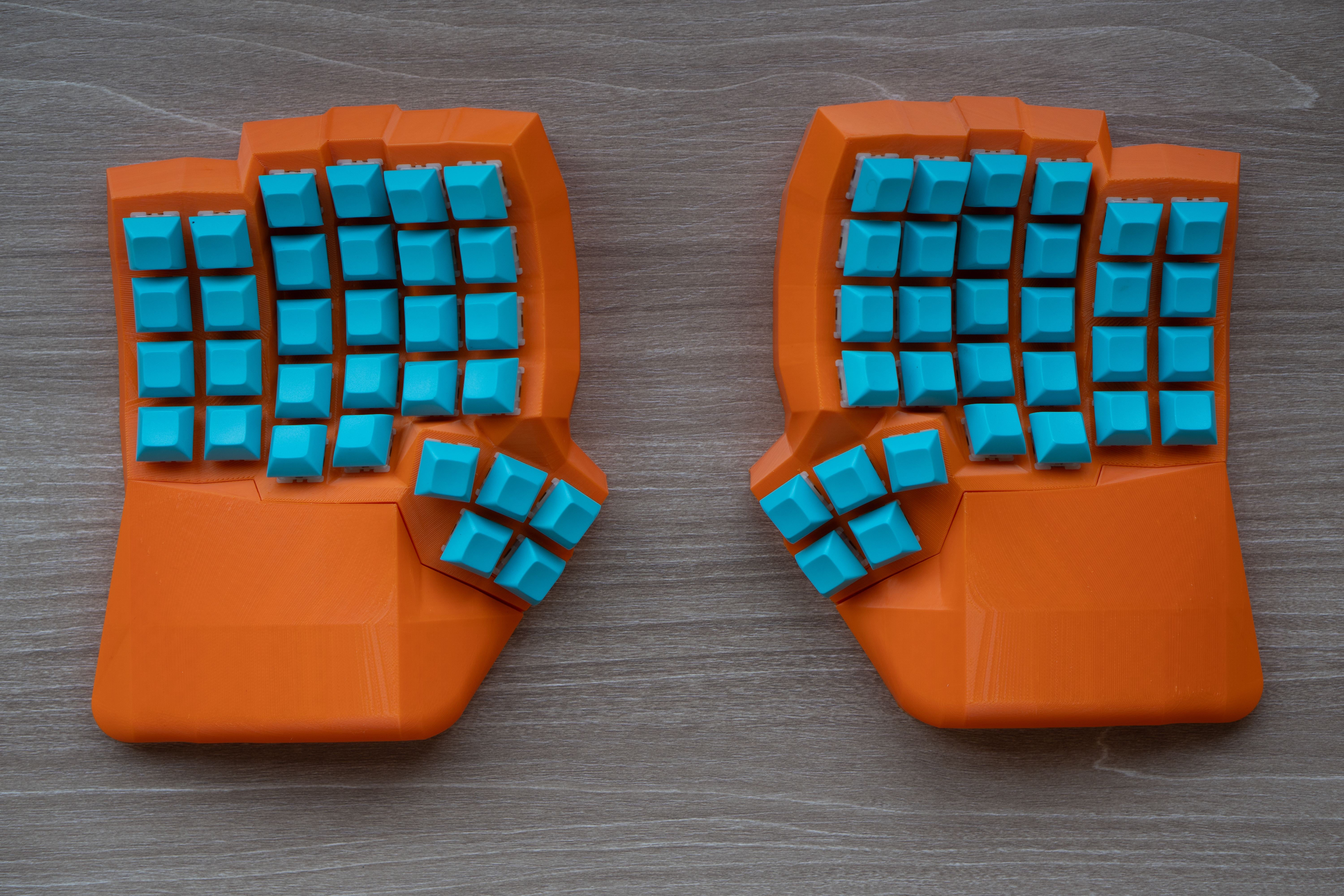 Dactyl Manuform with Hand Rest