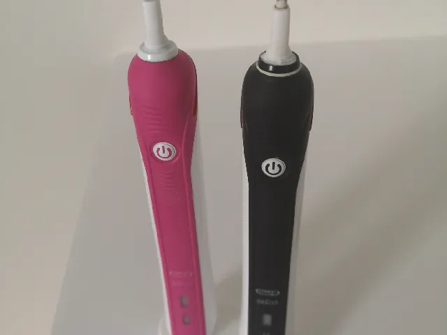 Holder for 2 Oral-B toothbrushes