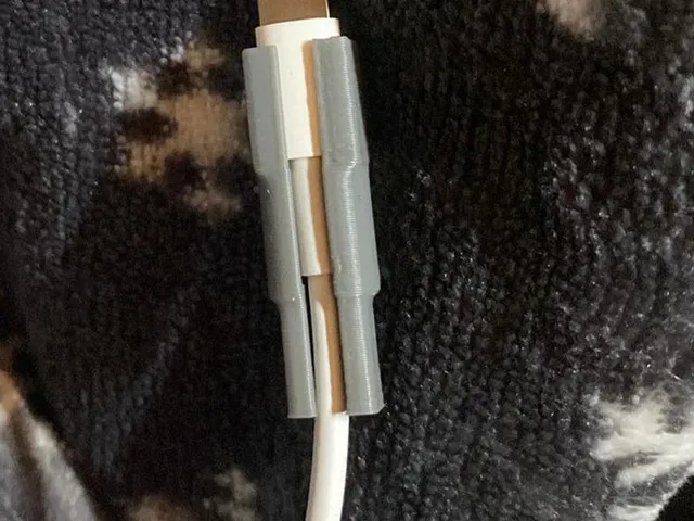 Lightning cable saver