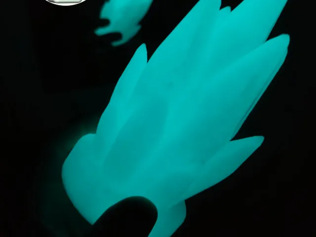 Robbyn3DTINKVERSE Glow Crystal (Modeling by myself.)
