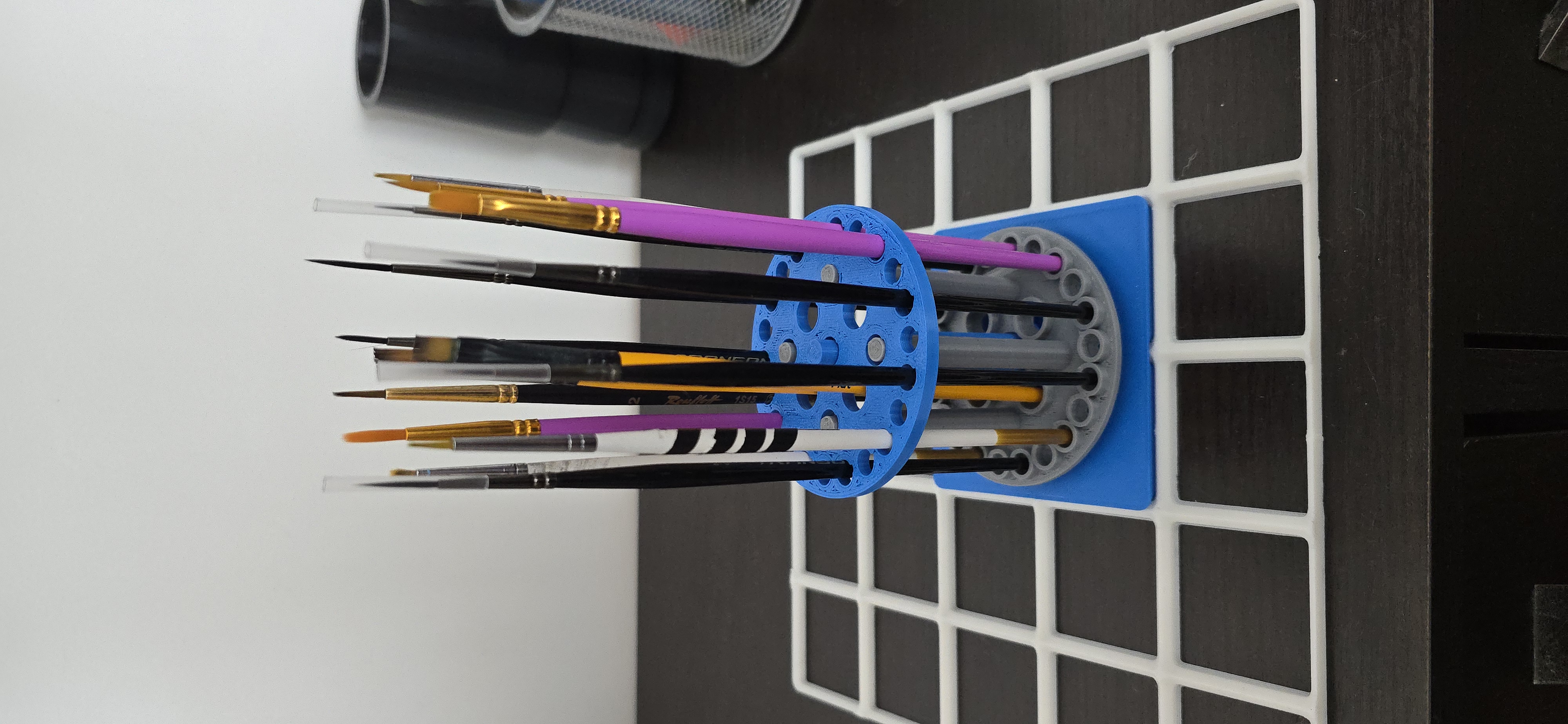 Rotating paintbrush holder with gridfinity base