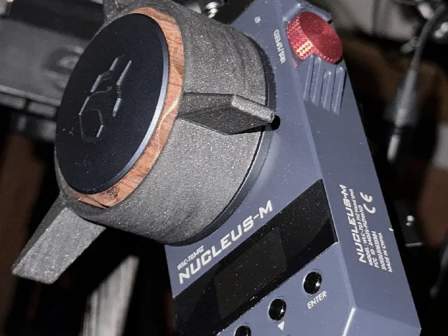 Nucleus-M Focus Puller Grip