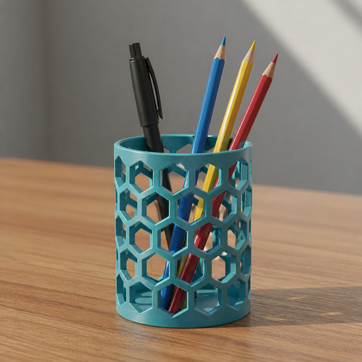 Organizer with honeycomb pattern