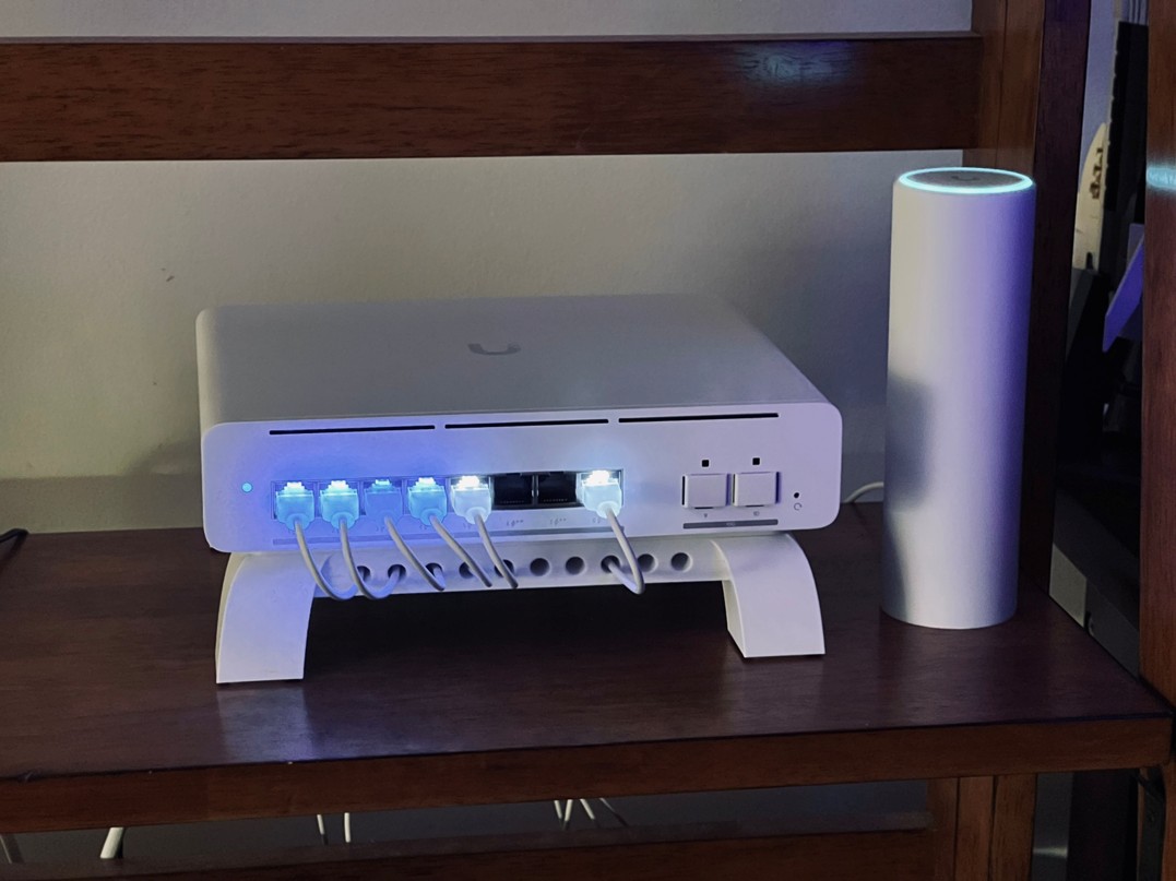 UniFi Pro XG8 Desk Stand