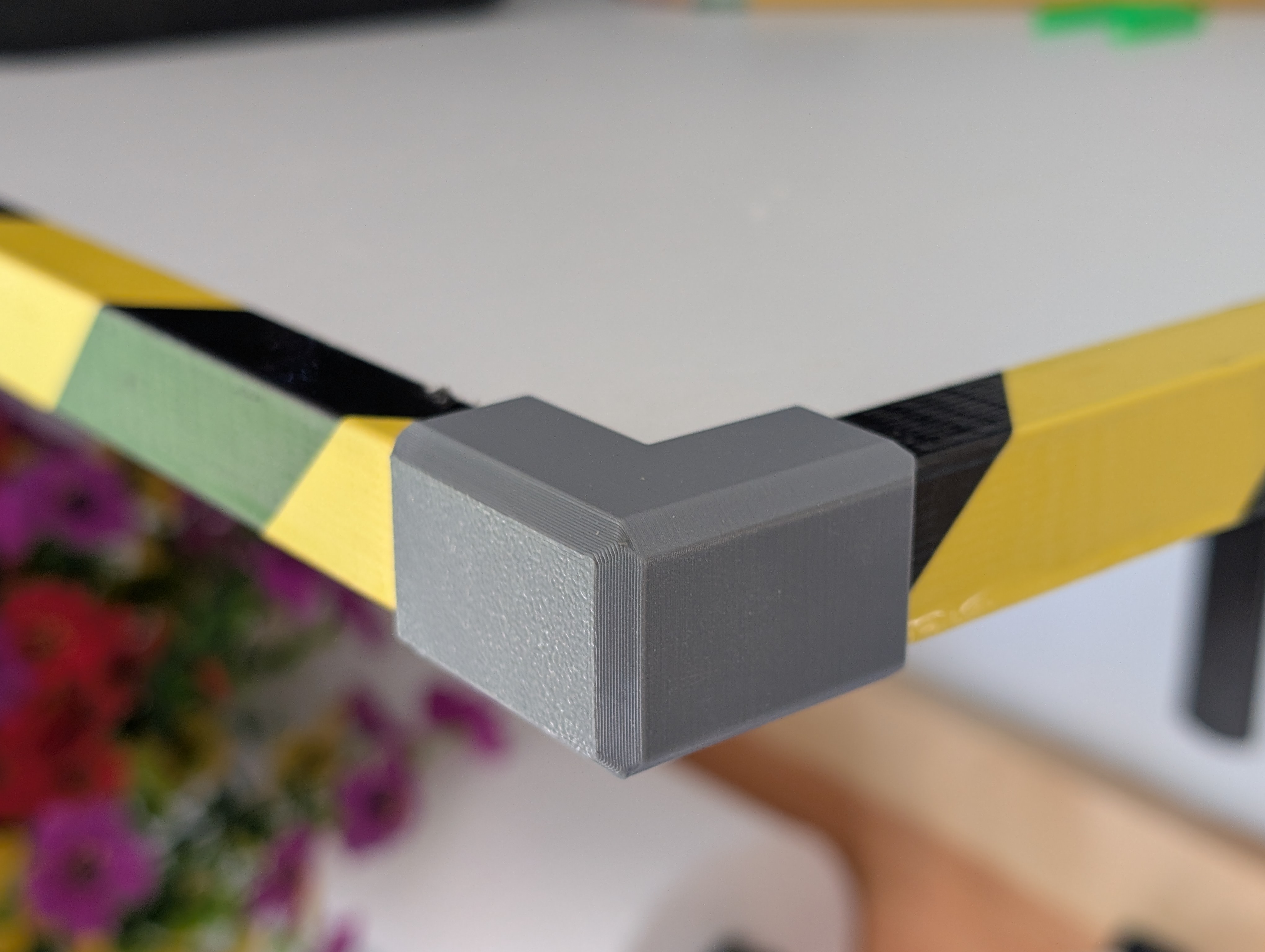 3/4" shelf corner bumper