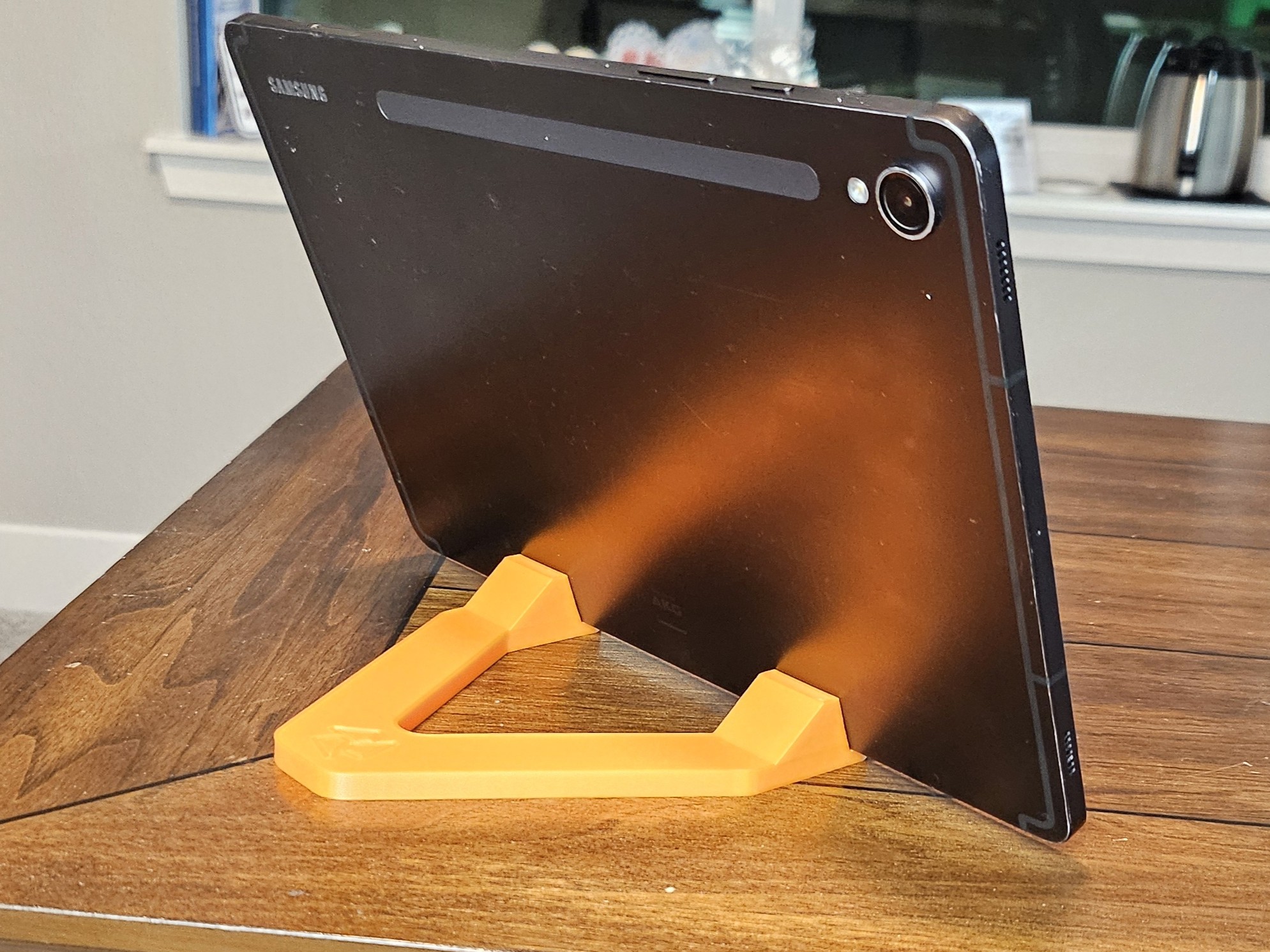 Low Profile Tablet Stand - V2