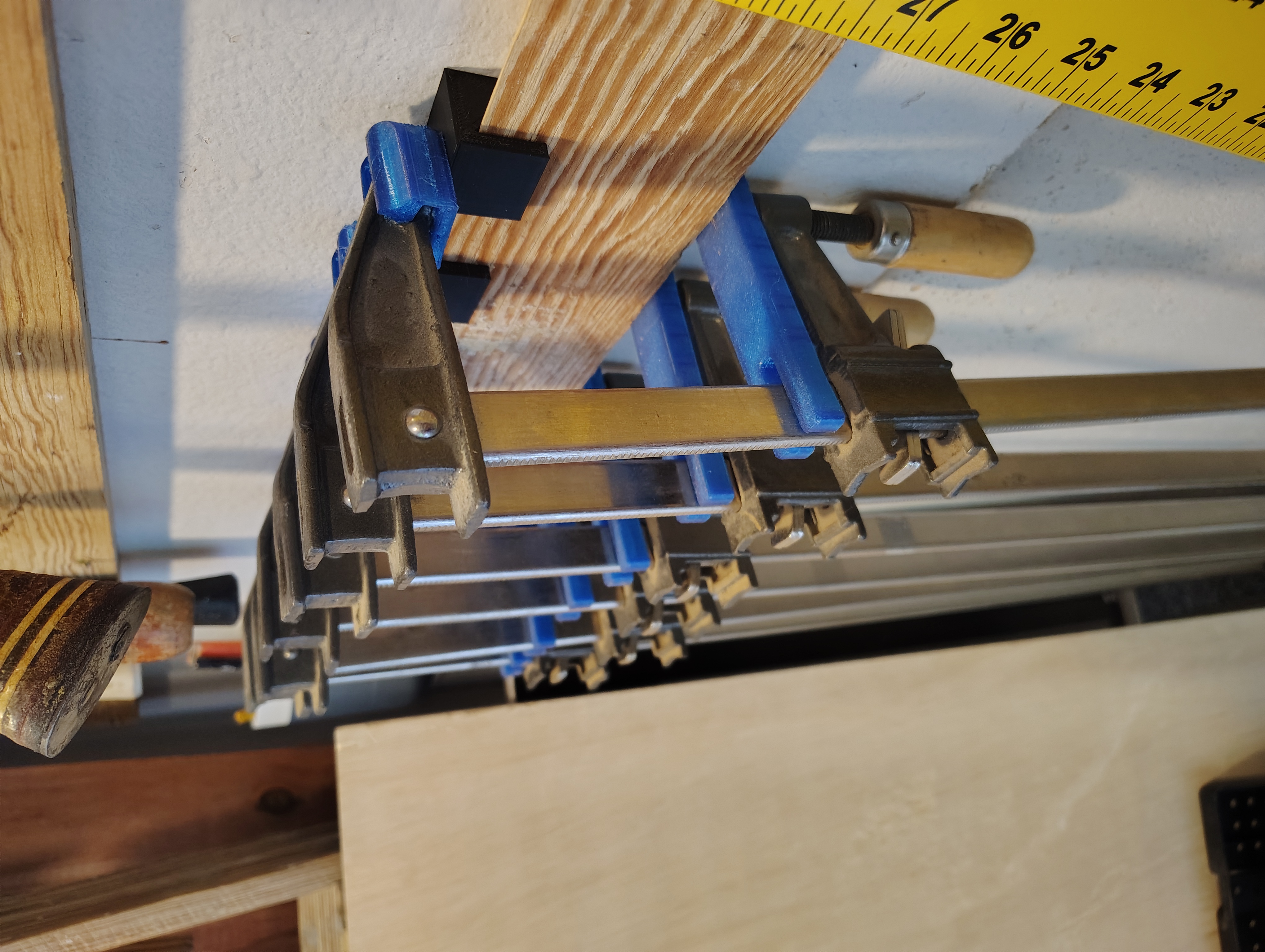 Basic French Cleat Clamp Mount in Openscad, adjustable for cleat size