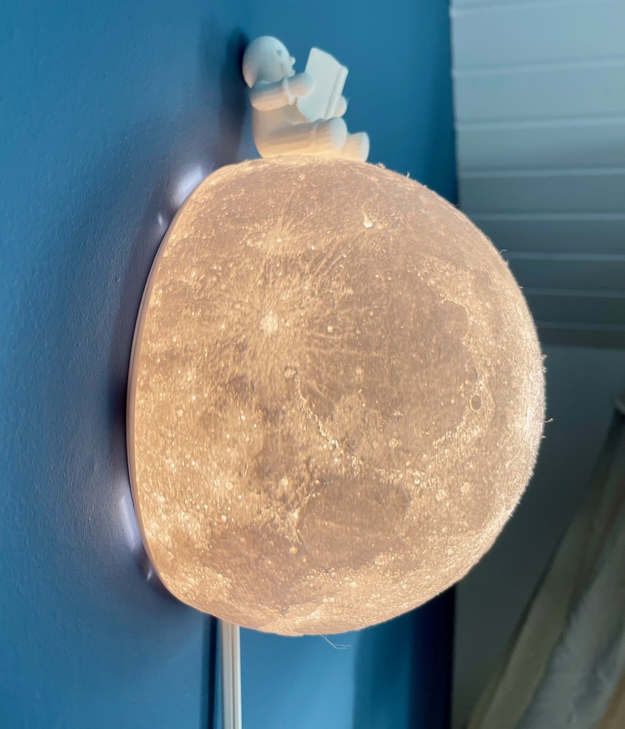 Moon Lamp – From Desk to Wall