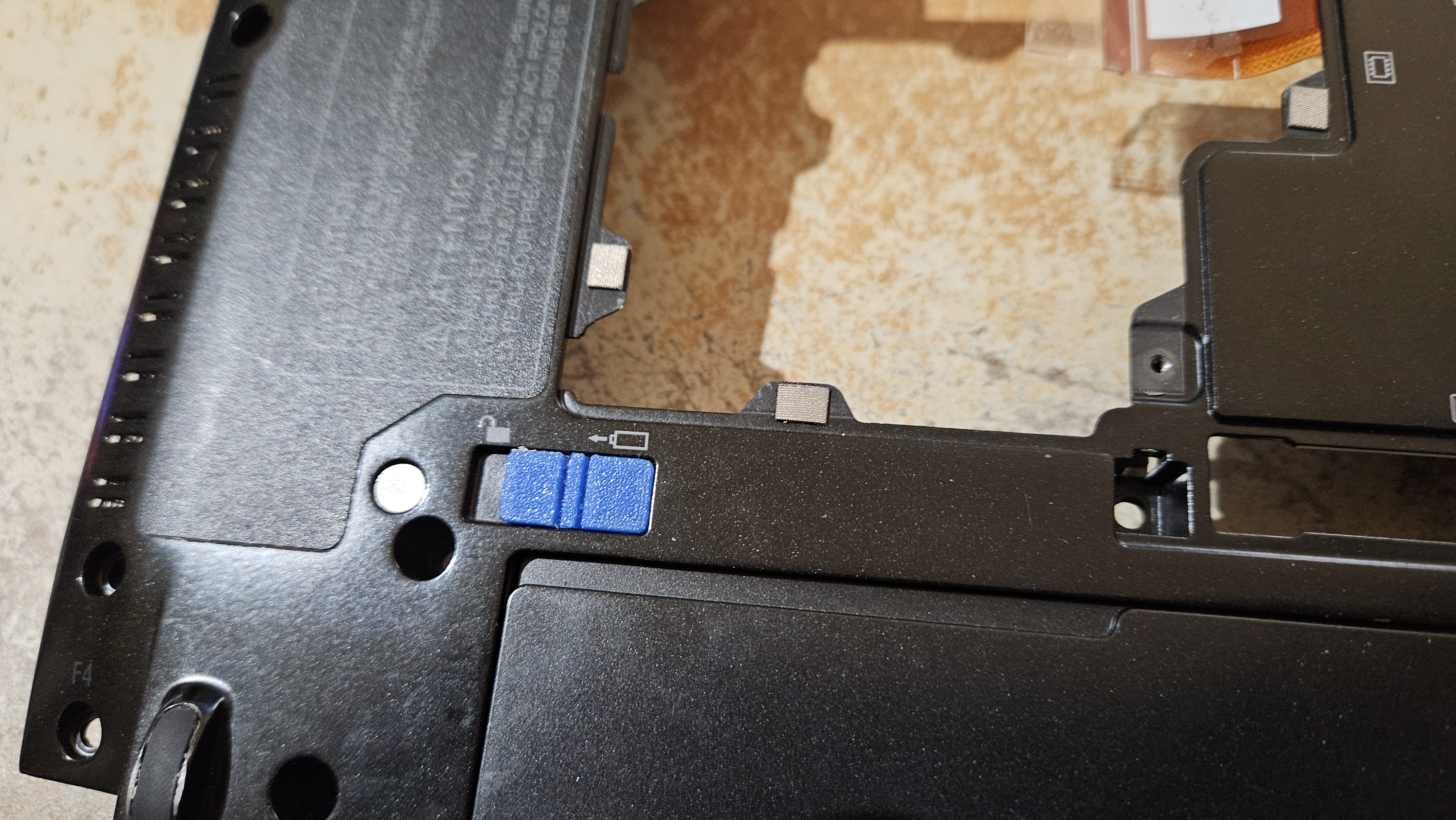 Battery Clip for Toshiba R830