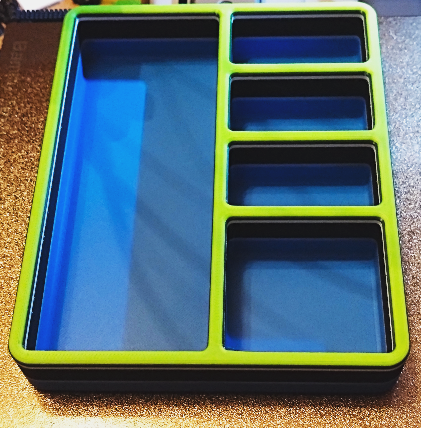 Tray for daily use