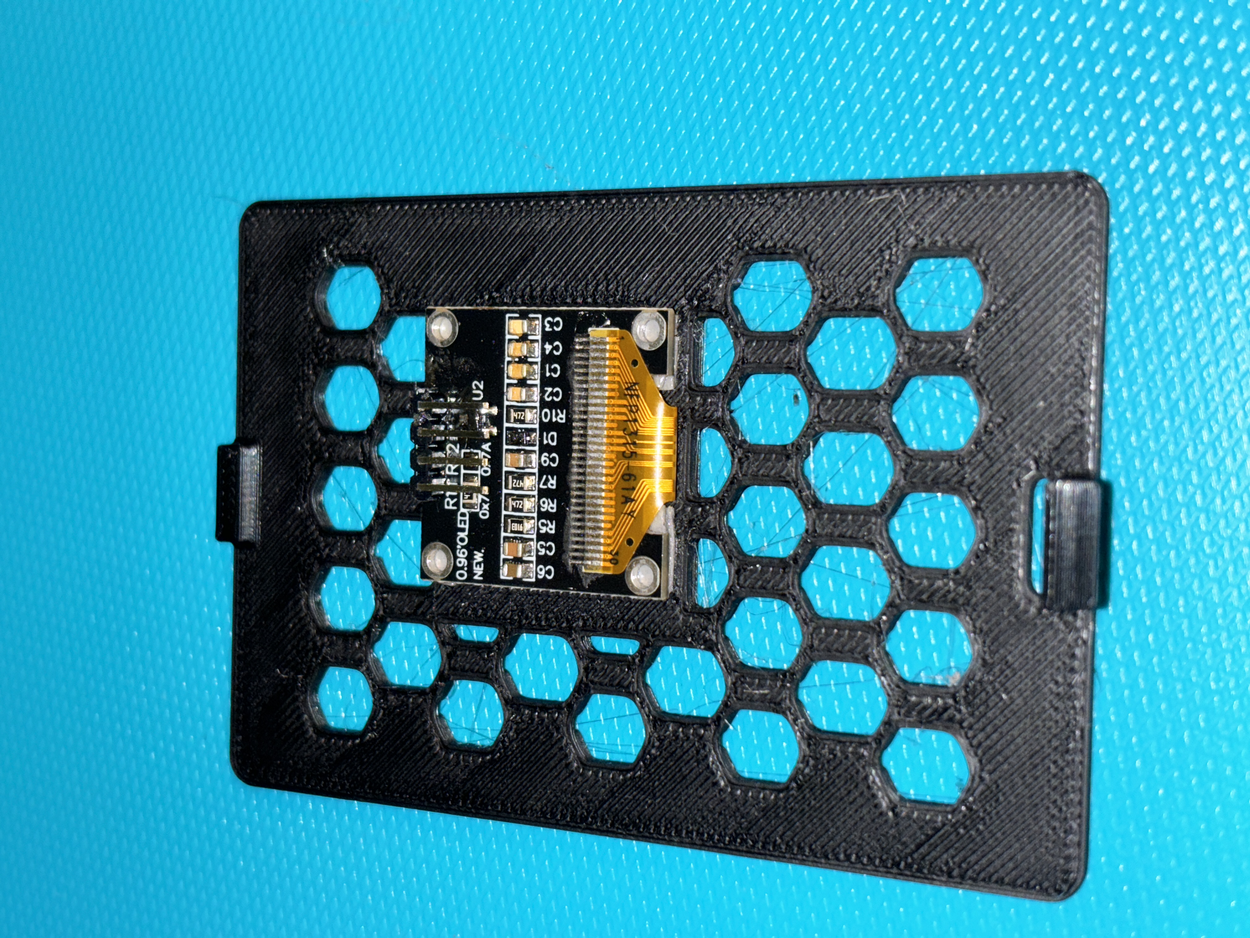 Miniatura 2 do modelo 3D Raspberry Pi 3 OLED Display Case Lid