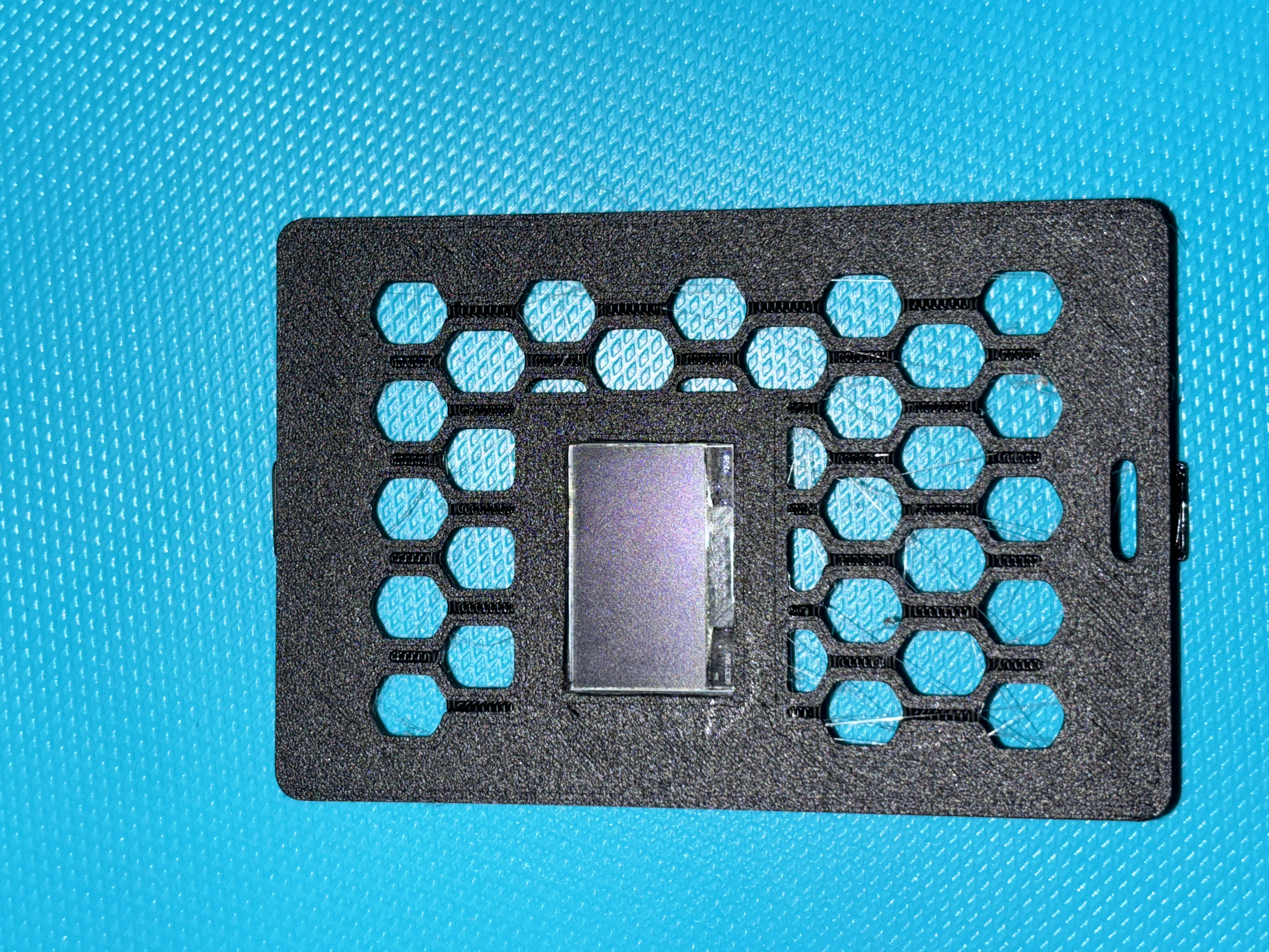 Miniatura 4 do modelo 3D Raspberry Pi 3 OLED Display Case Lid