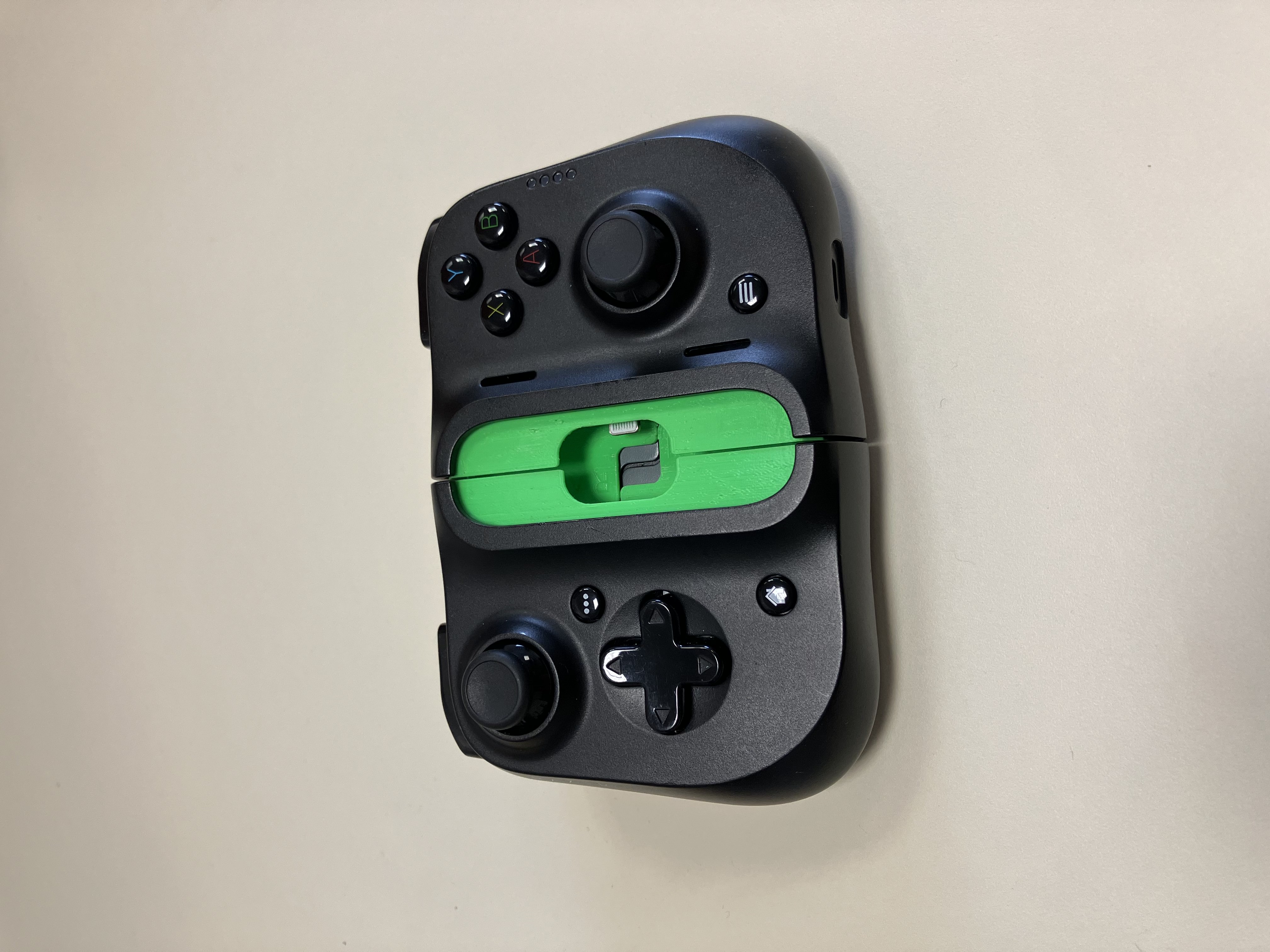 RAZER KISHI V1 iPhone SE 3rd gen with case inserts