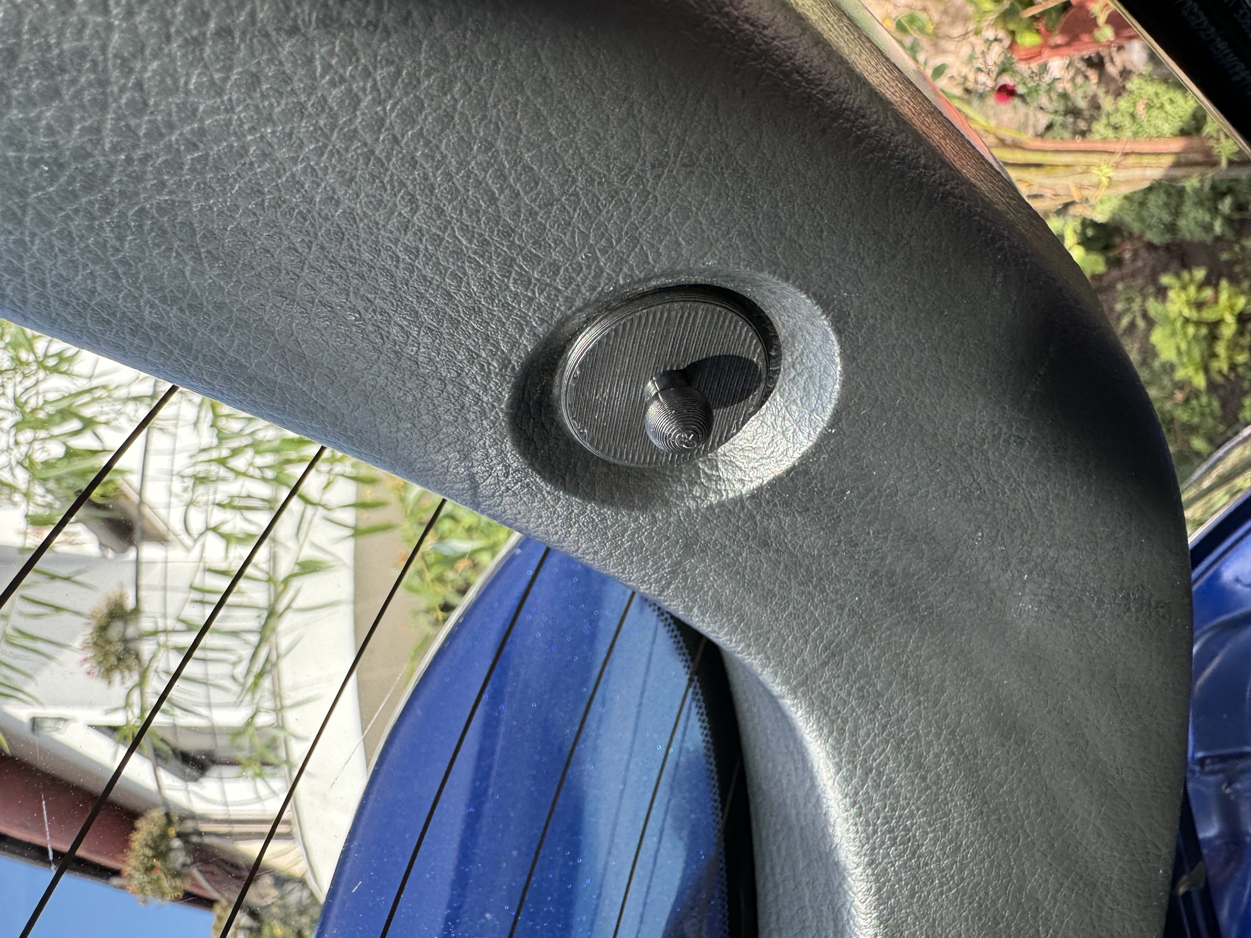 Mazda 3 Hatchback - Trunk button replacement — miniatura 3