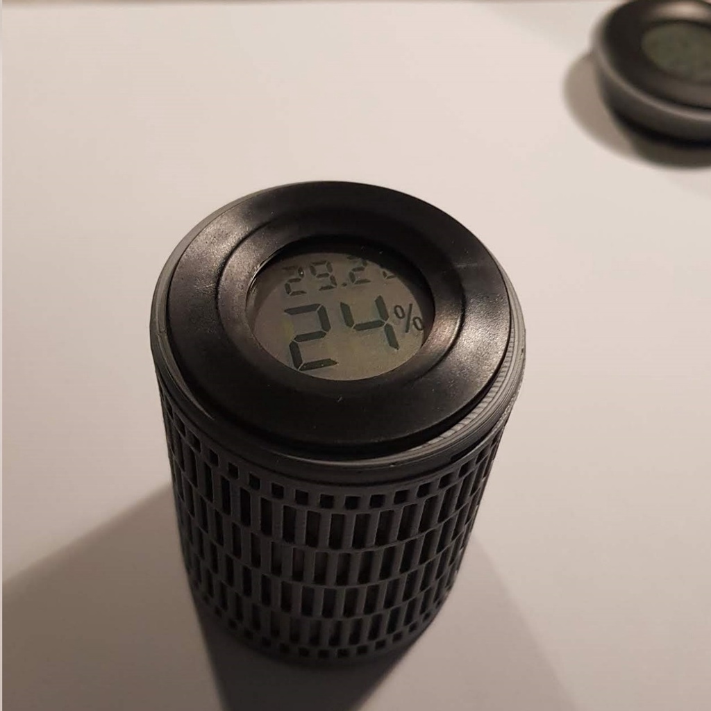 Desicant/Silica Case with hygrometer