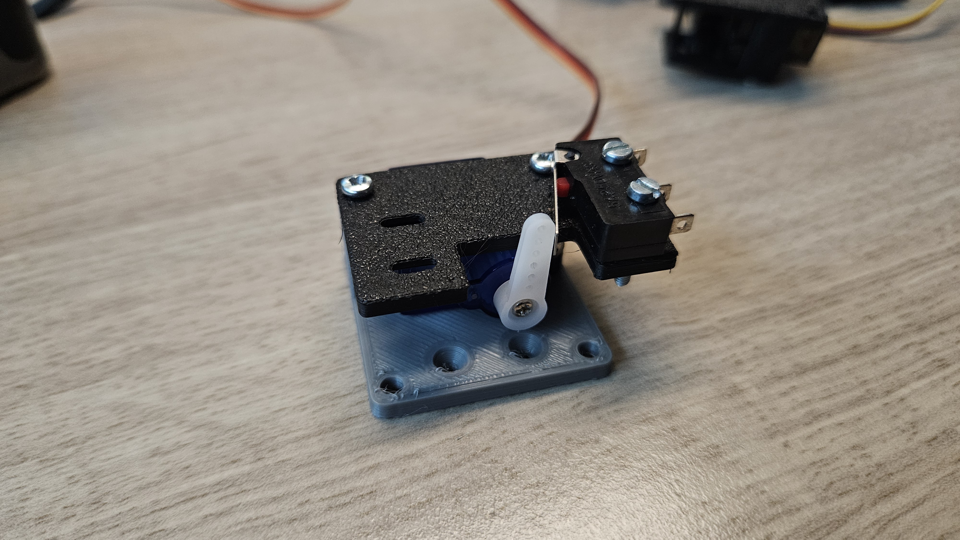 Modeltrain point switch servomount