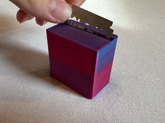 Razor Blade Box with Lid