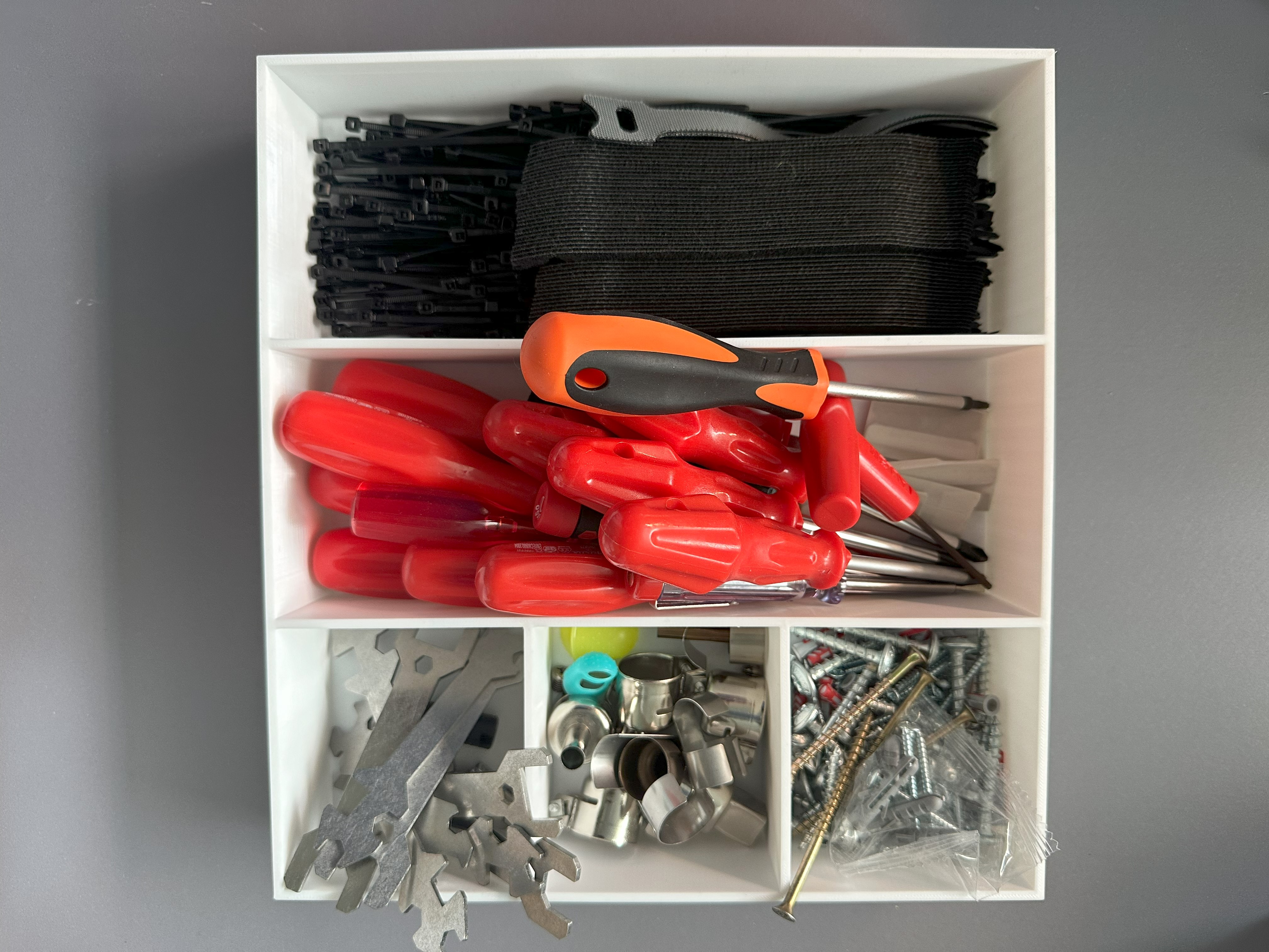 Miniatura 2 do modelo 3D Organizer for workbench