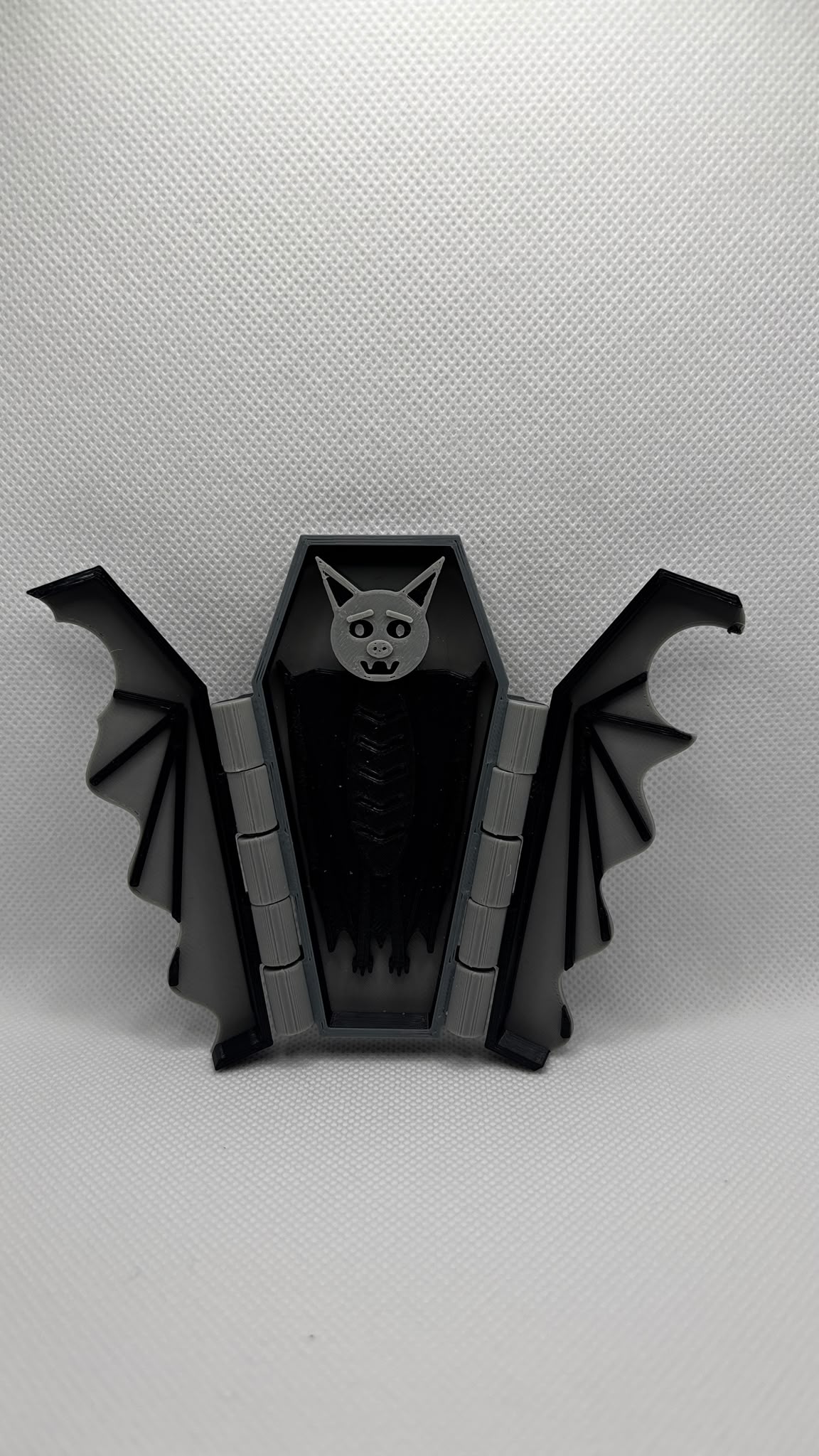 Spooky coffin with vampire bat inside and foldable wings — STL Grátis ...