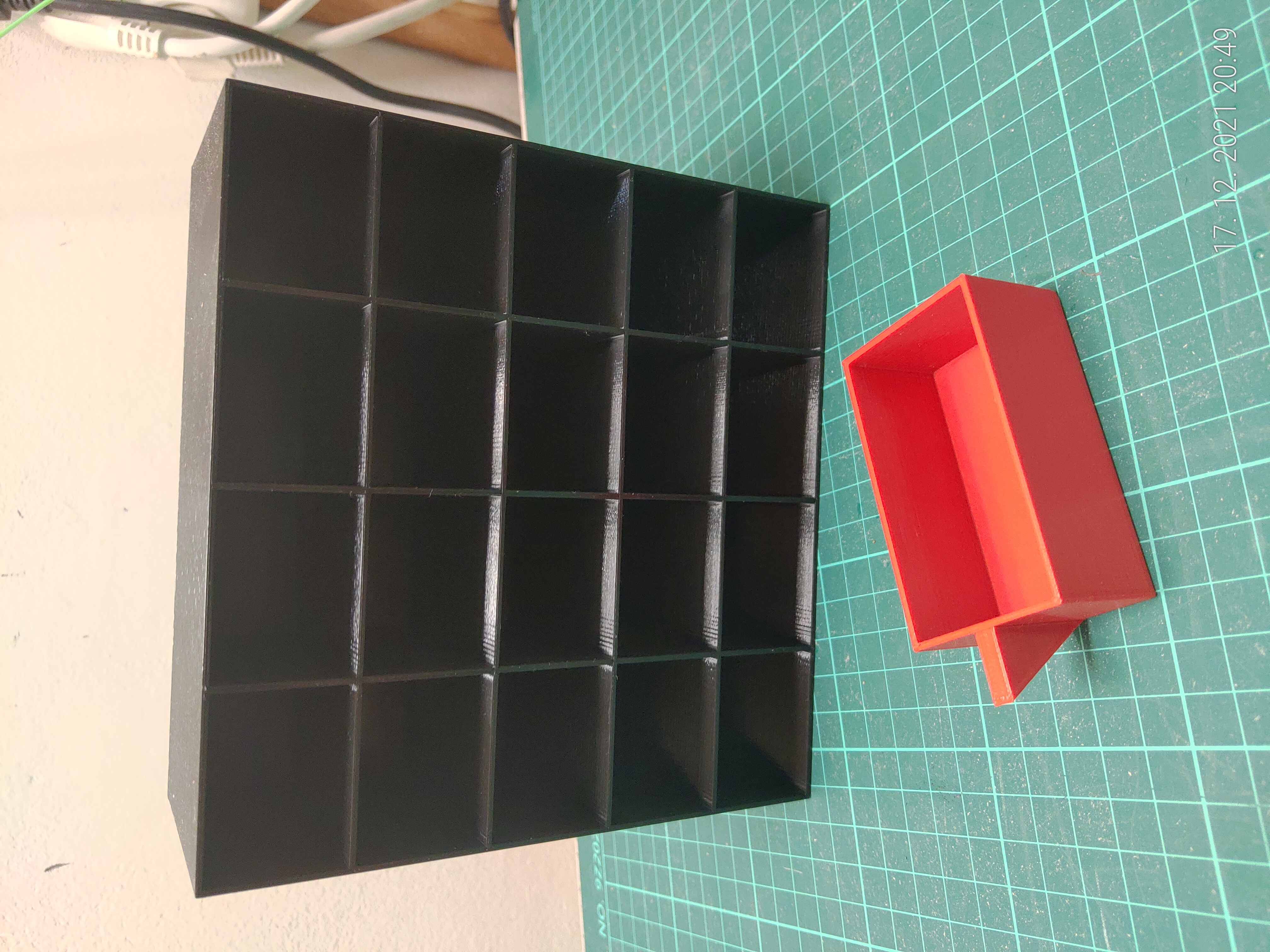 Box with 20 drawers and a drawer in the box