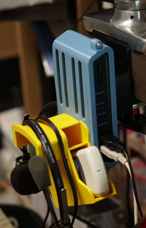 Desktop Organizer: Utilizing the Base of the Ergotron Monitor Arm Pole Mount