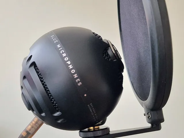 Blue Snowball Ice Pop Filter / Screen Adapter