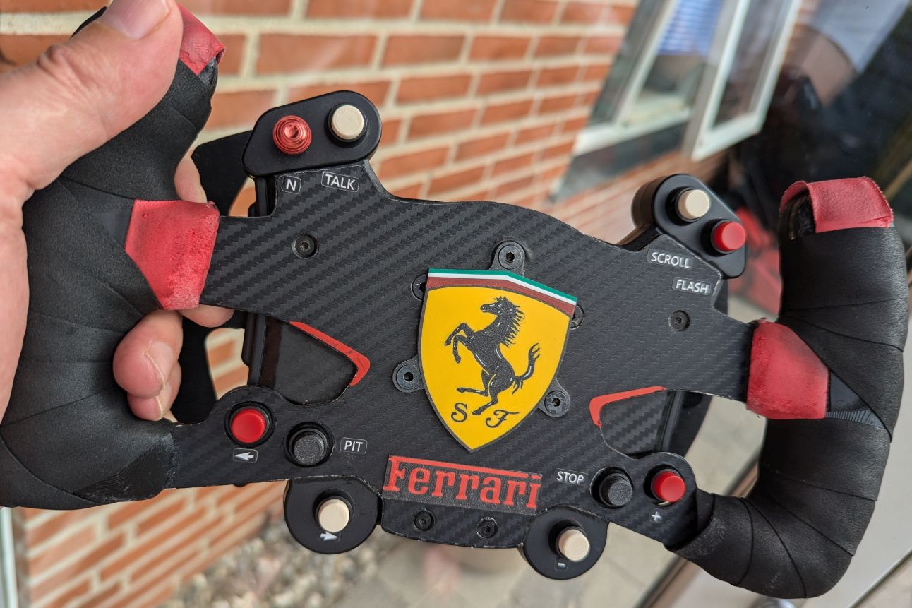 Ferrari badge set for Acelith Thrustmaster custom rim