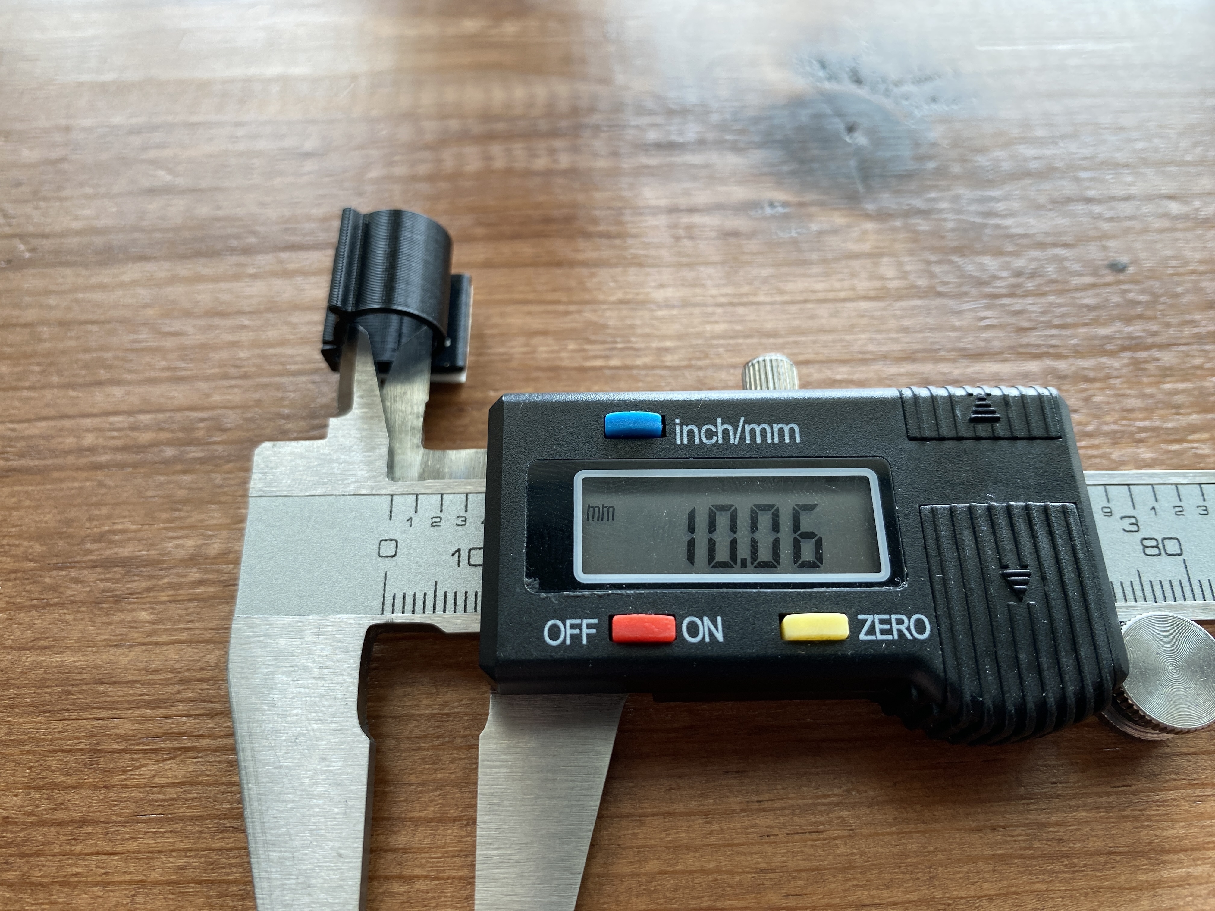 Miniatura 3 do modelo 3D Cable Clamp (Double Sided Tape)