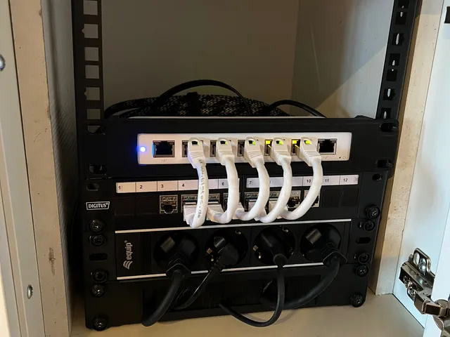 Unifi USW-Ultra 10-inch rack mount