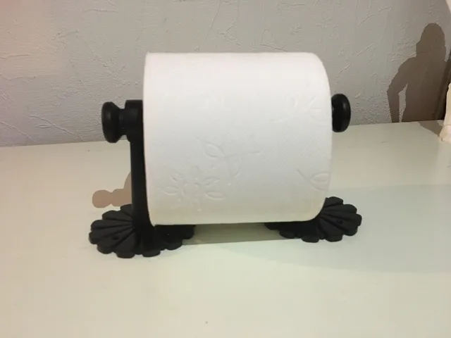 Flower toilet paper holder