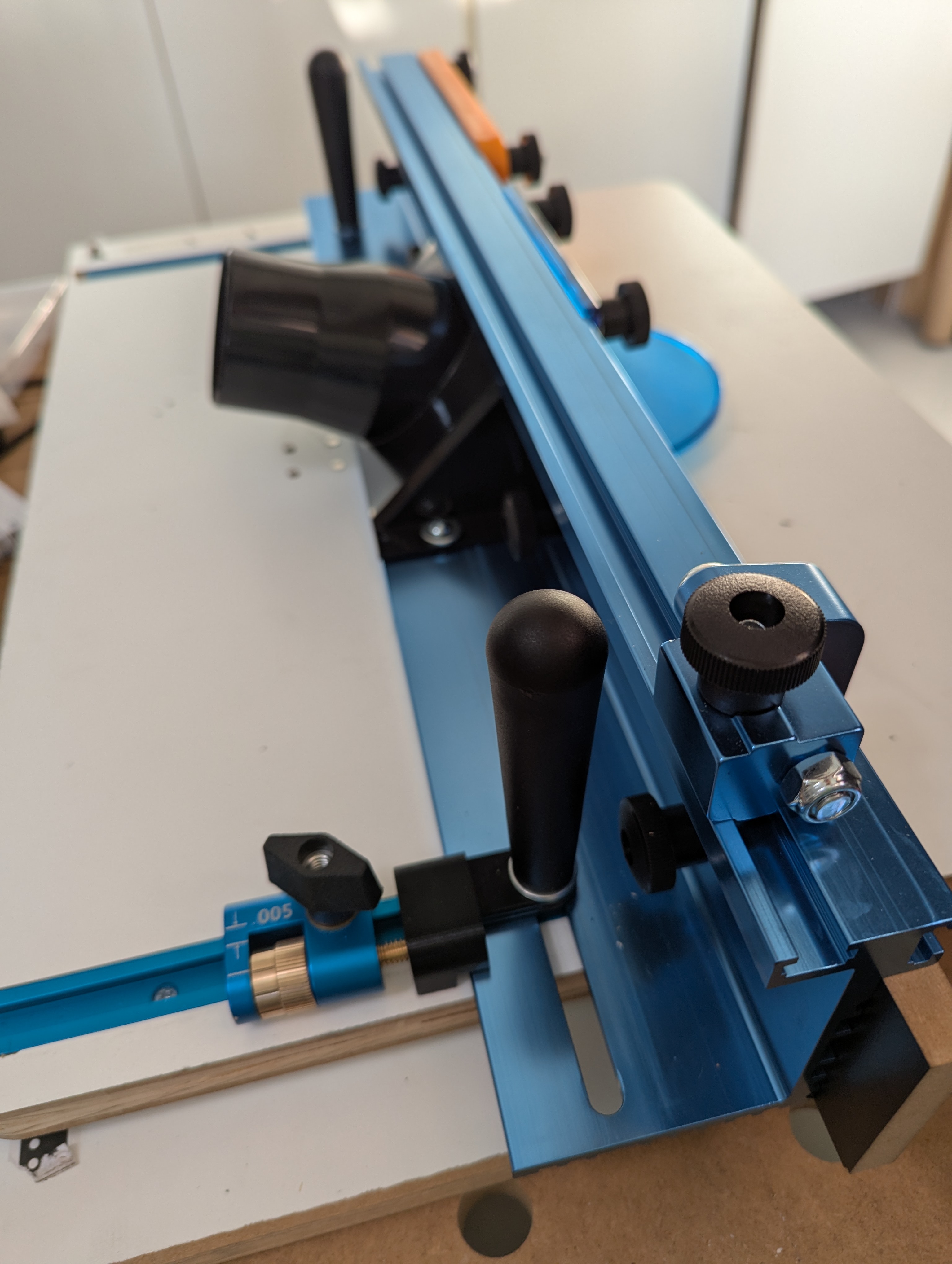 Micro-Adjuster adapter for POWERTEC Table Fence