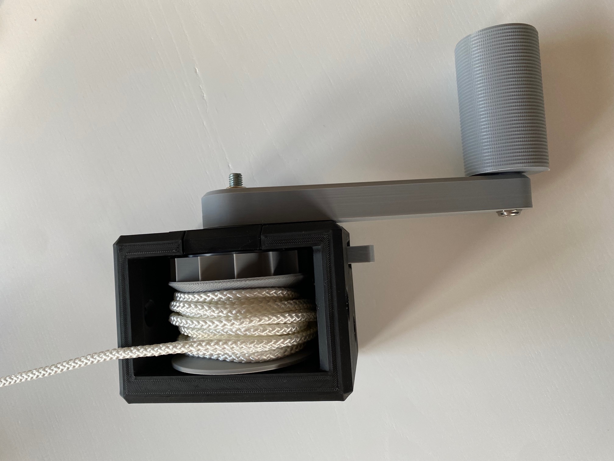 Compact winch for 6mm rope