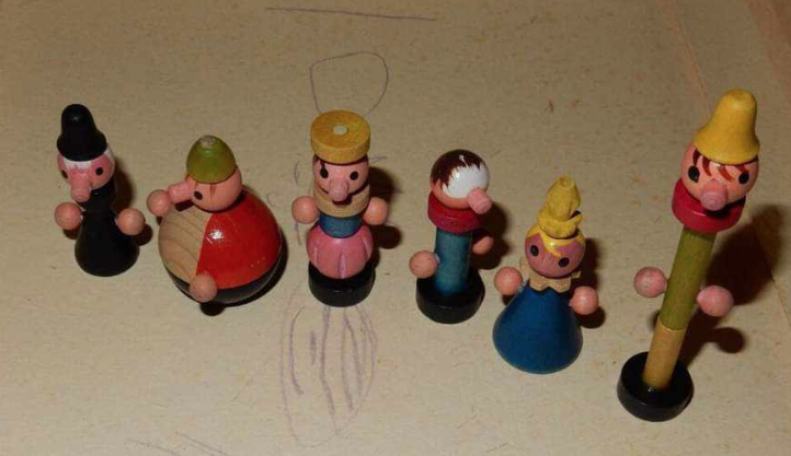 FIGURES FOR CHILDREN'S BOARD GAME - LONG, WIDE AND SHARP-EYED