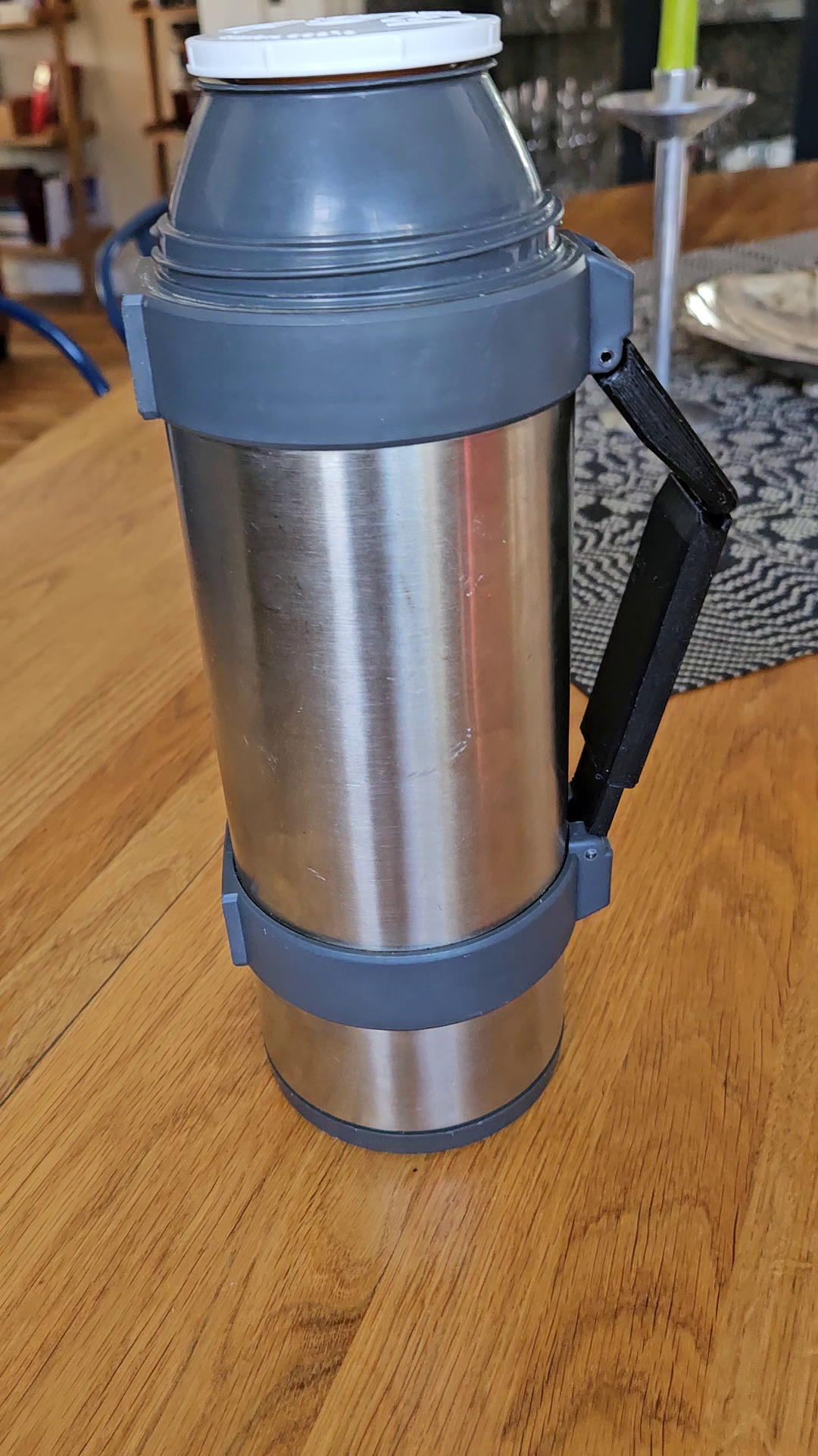 Insulated bottle collapsible handle