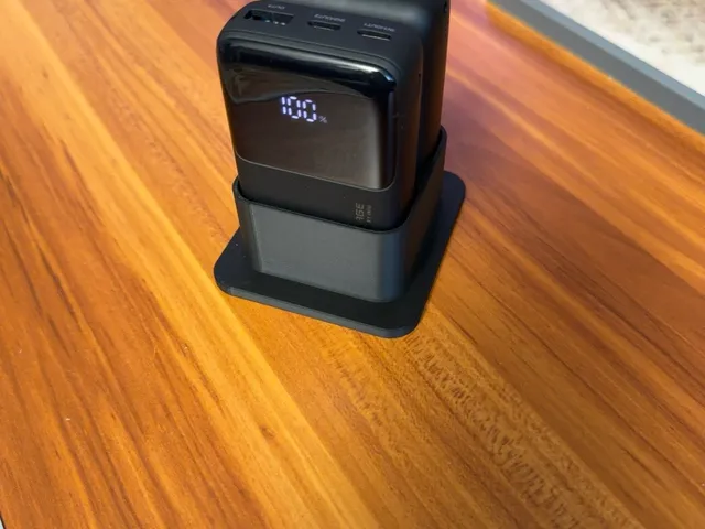 INIU P50 Dual Power Bank Stand – Steam Frame Battery Setup