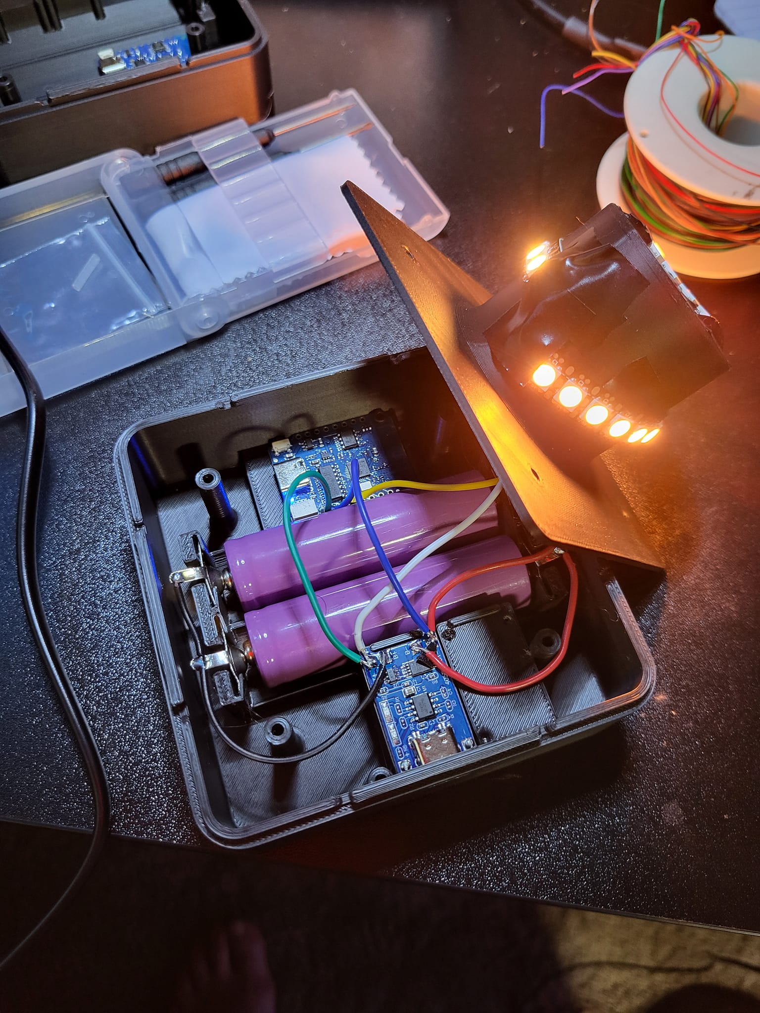 Battery base for lithophane light box