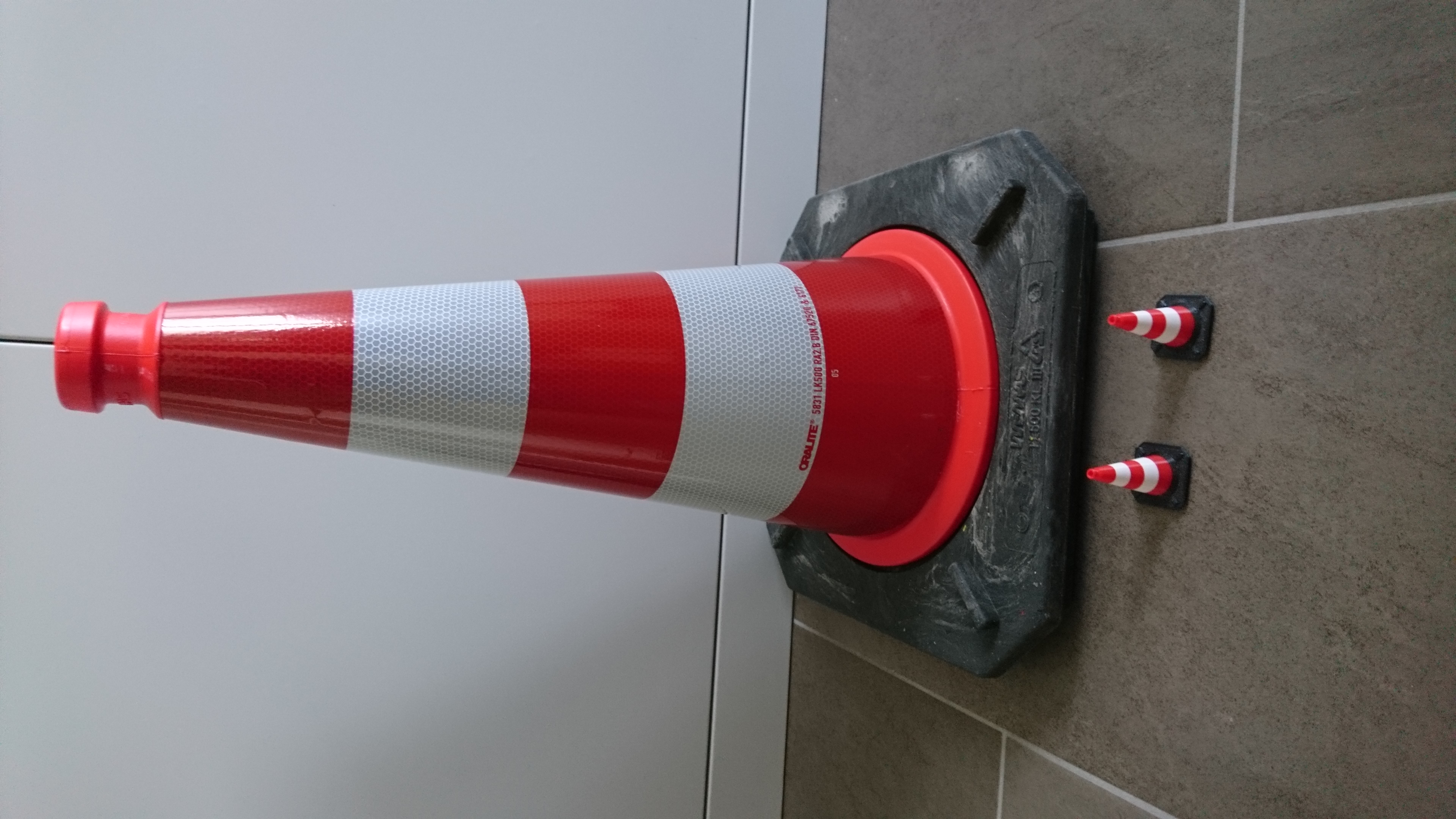 Traffic Cone 500mm + 750mm - Leitkegel - M 1/1
