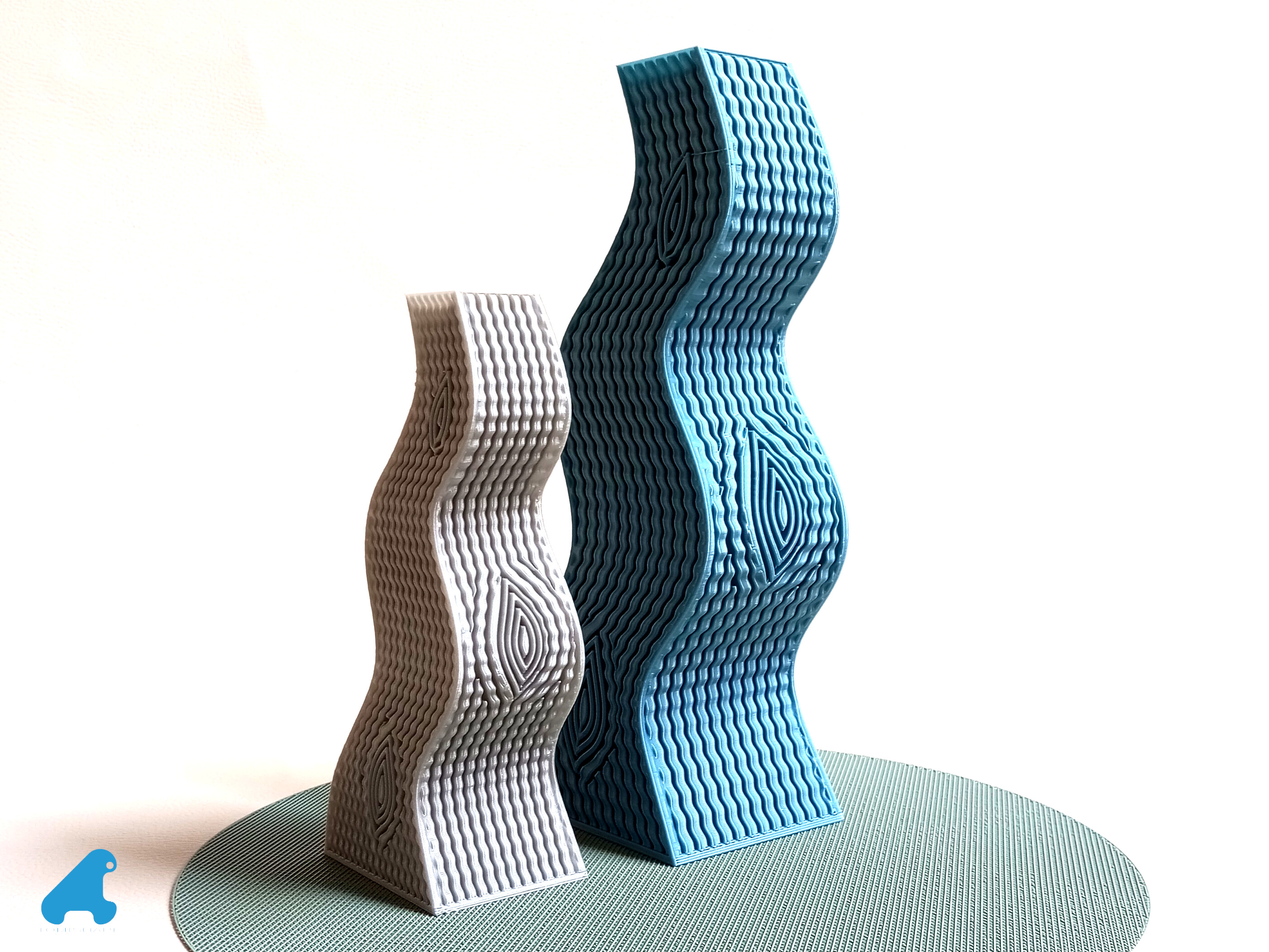 WAVY ORGANIC VASE