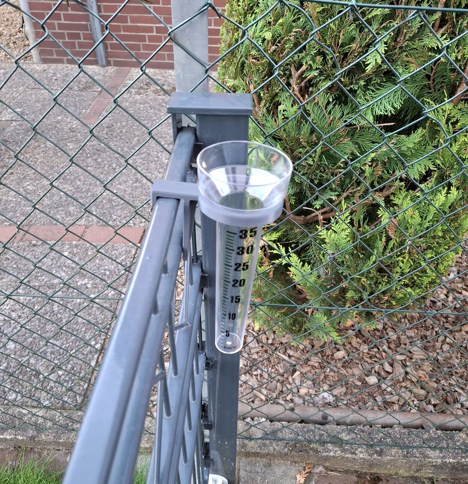 Halter Regenmesser