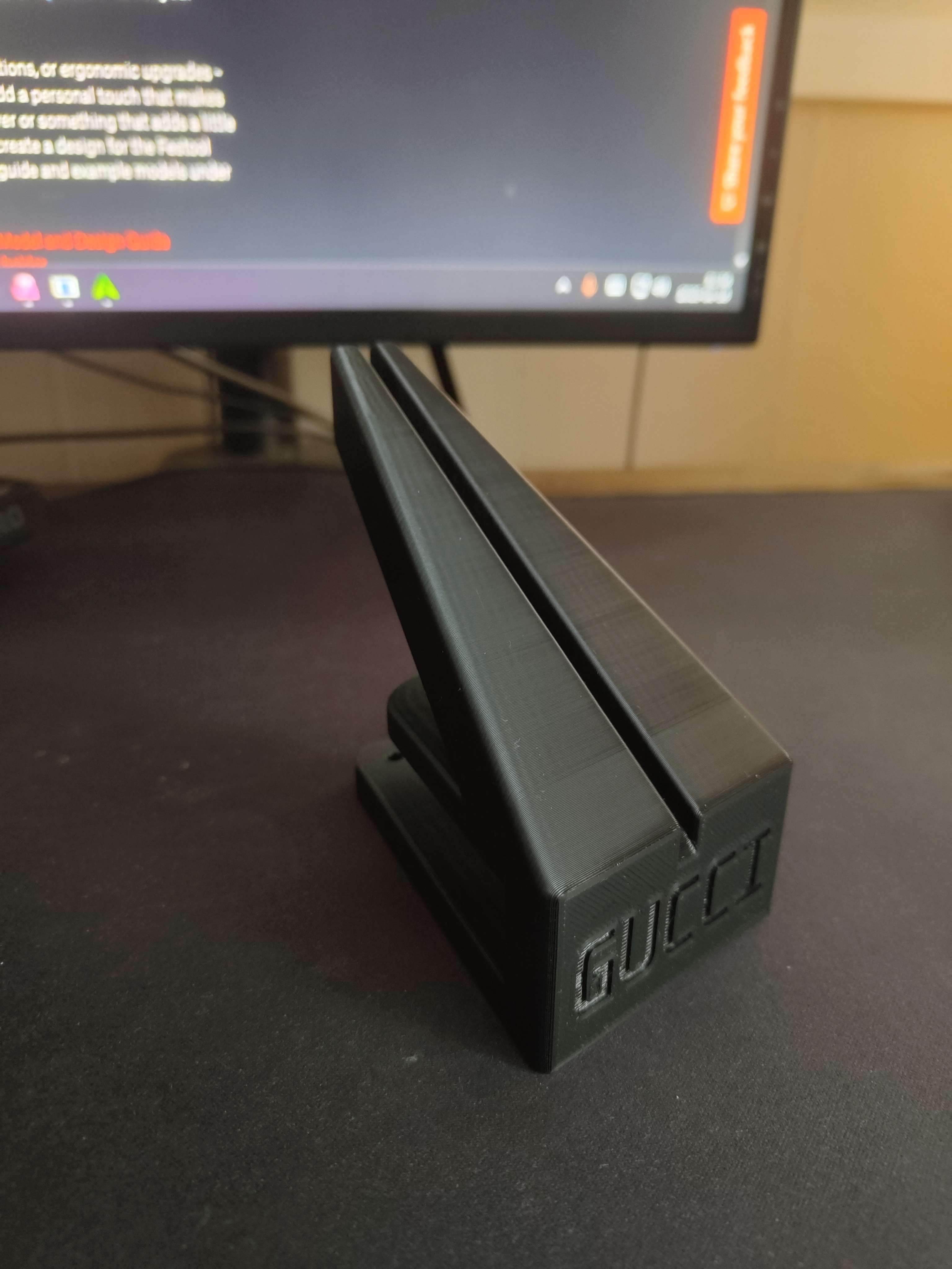 Simple mouse cable holder