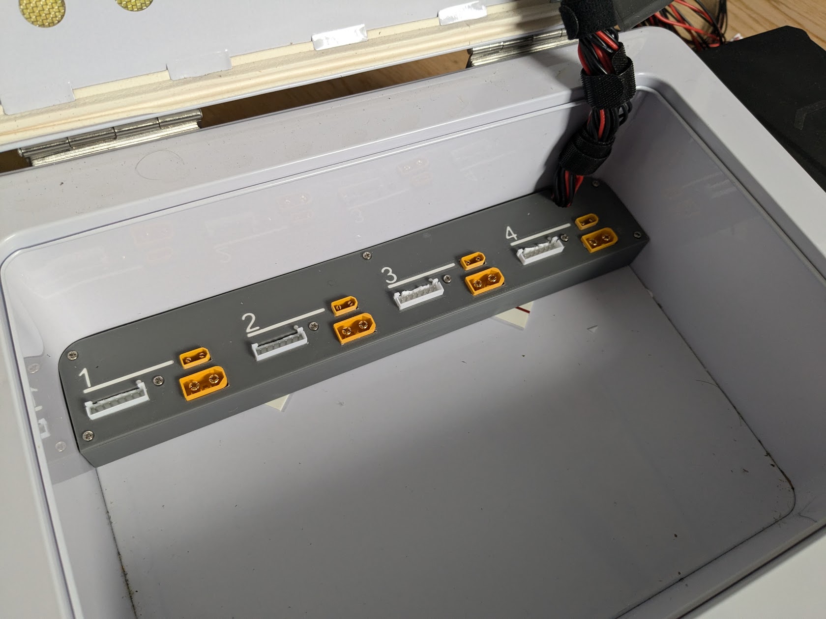 BatSafe Medium charging board - safe & convenient charging of your lipos
