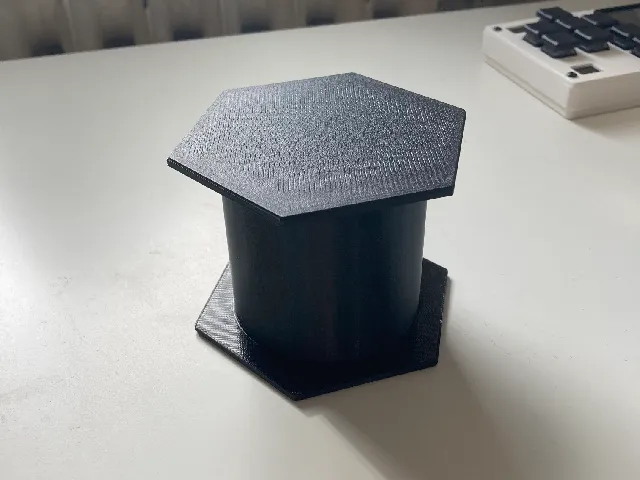 Closable aeropress filter holder