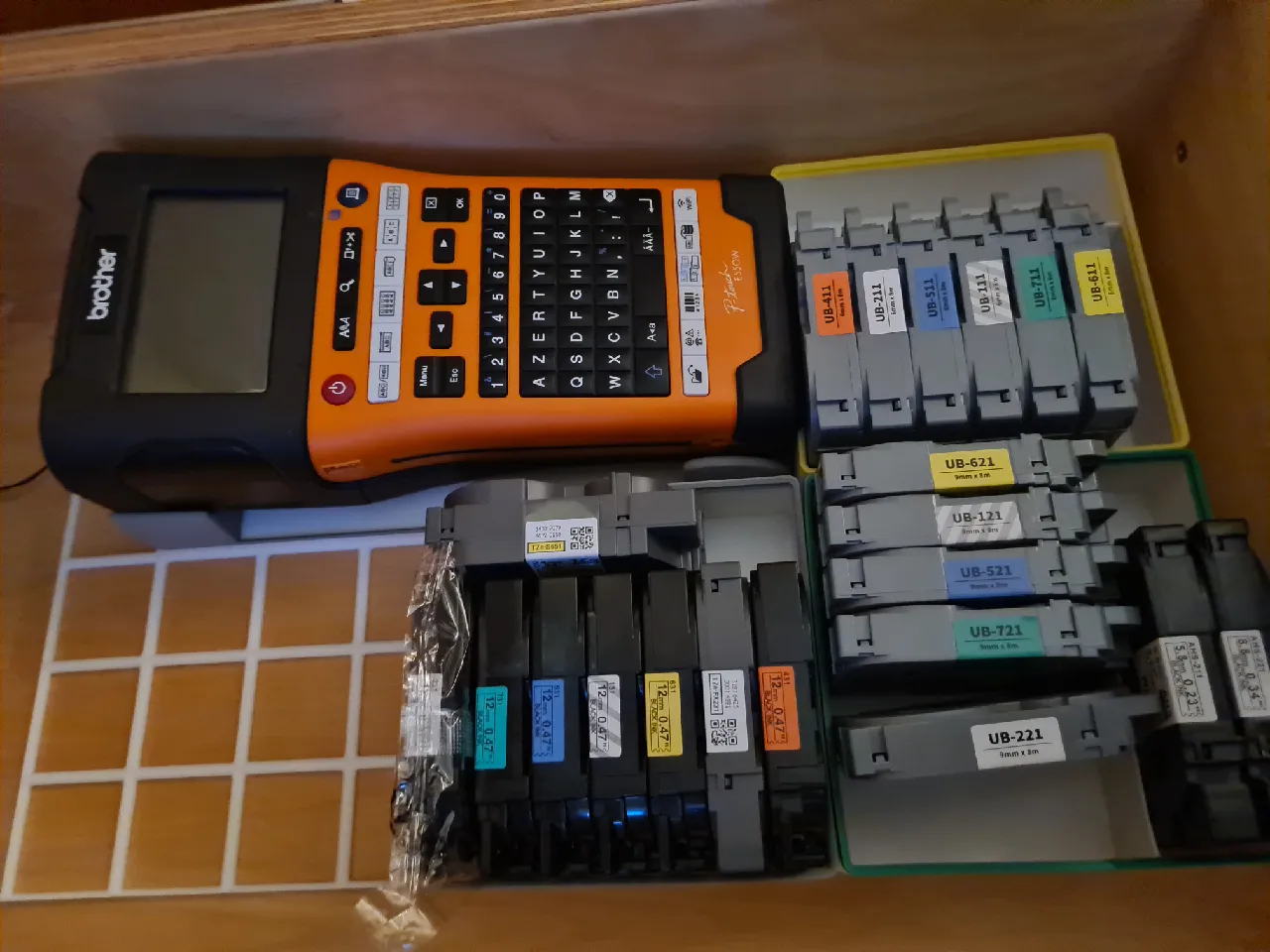 Gridfinity Stand for Brother P-Touch 550 Labelmaker by urs