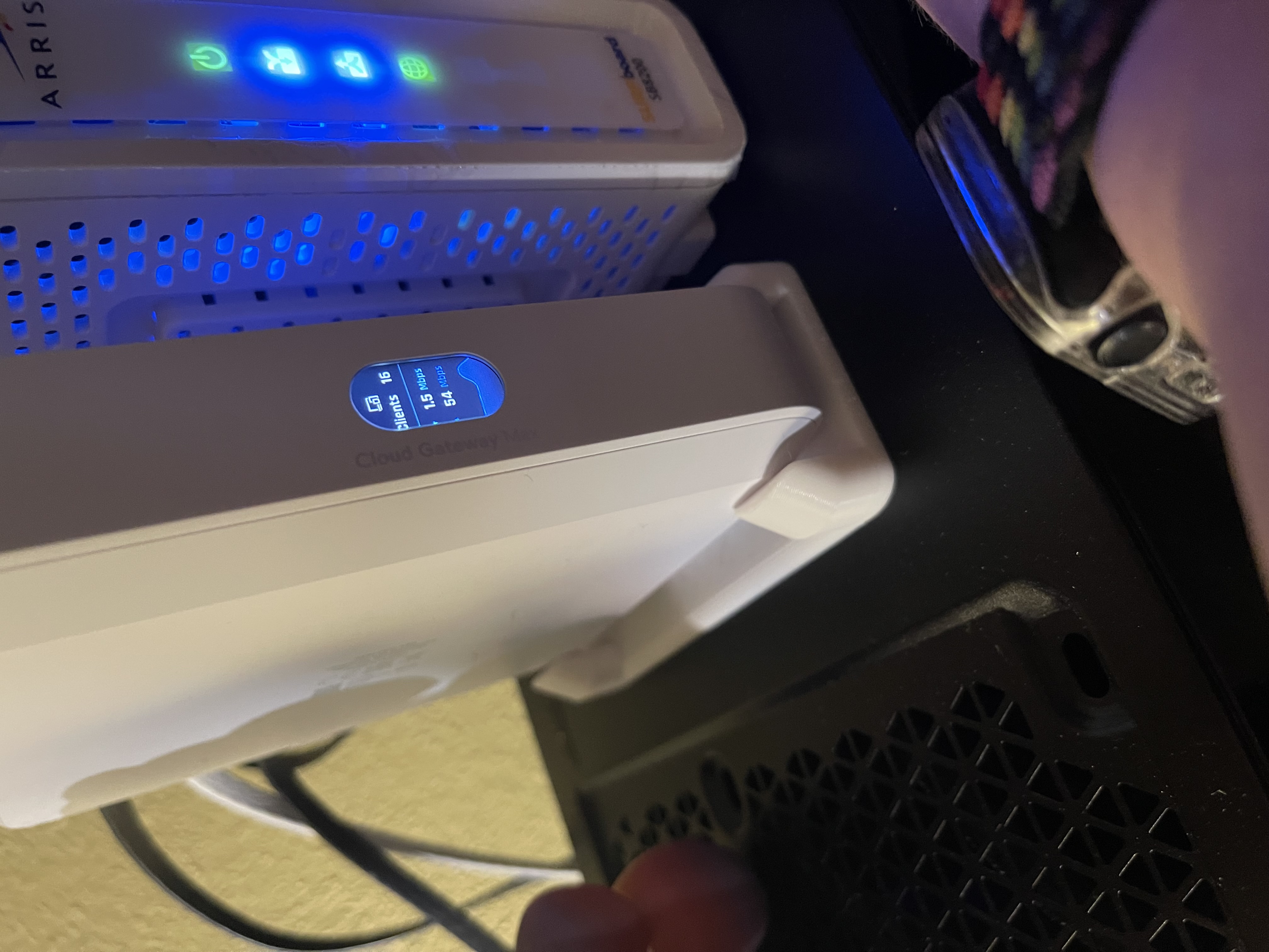 Unifi Cloud Gateway Max Vertical Stand & POE-Lite8 Stand