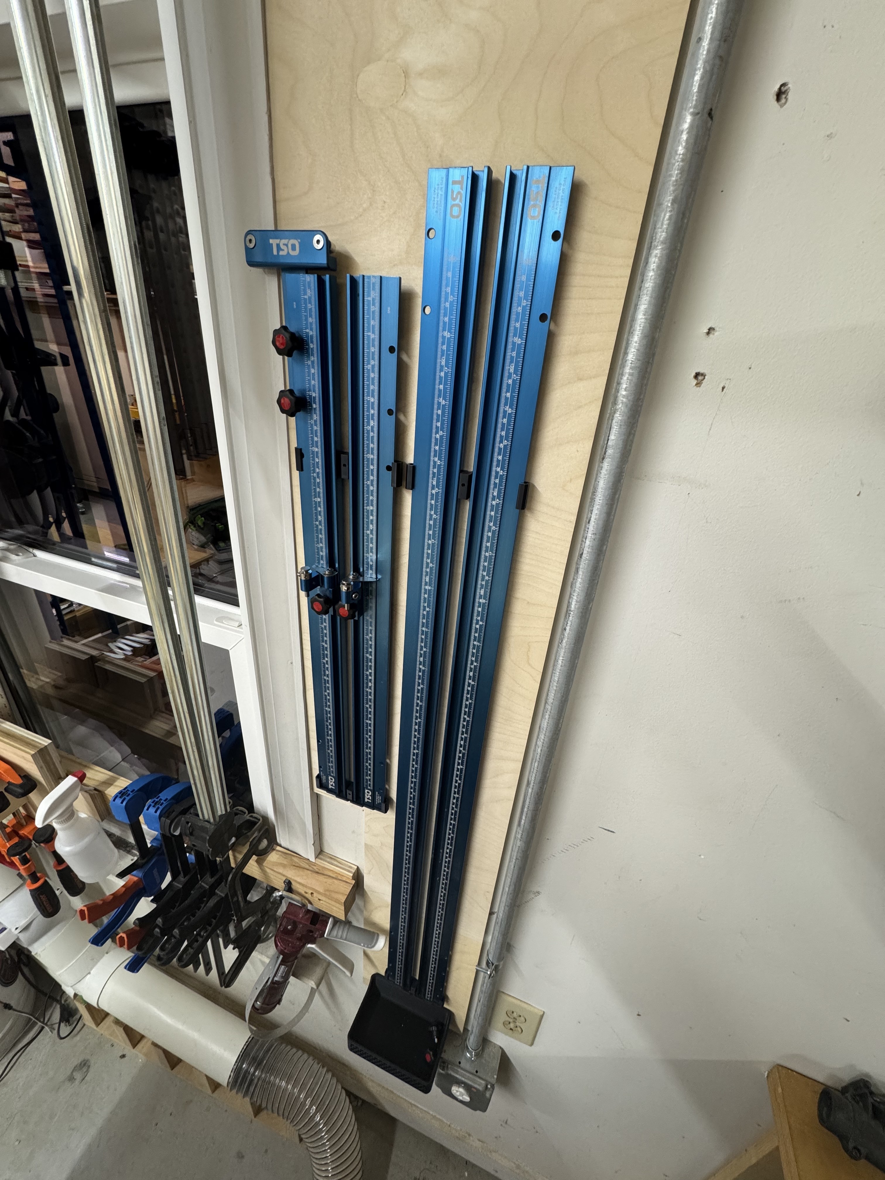 TSO Parallel Guide Rail Wall Holders Vertical