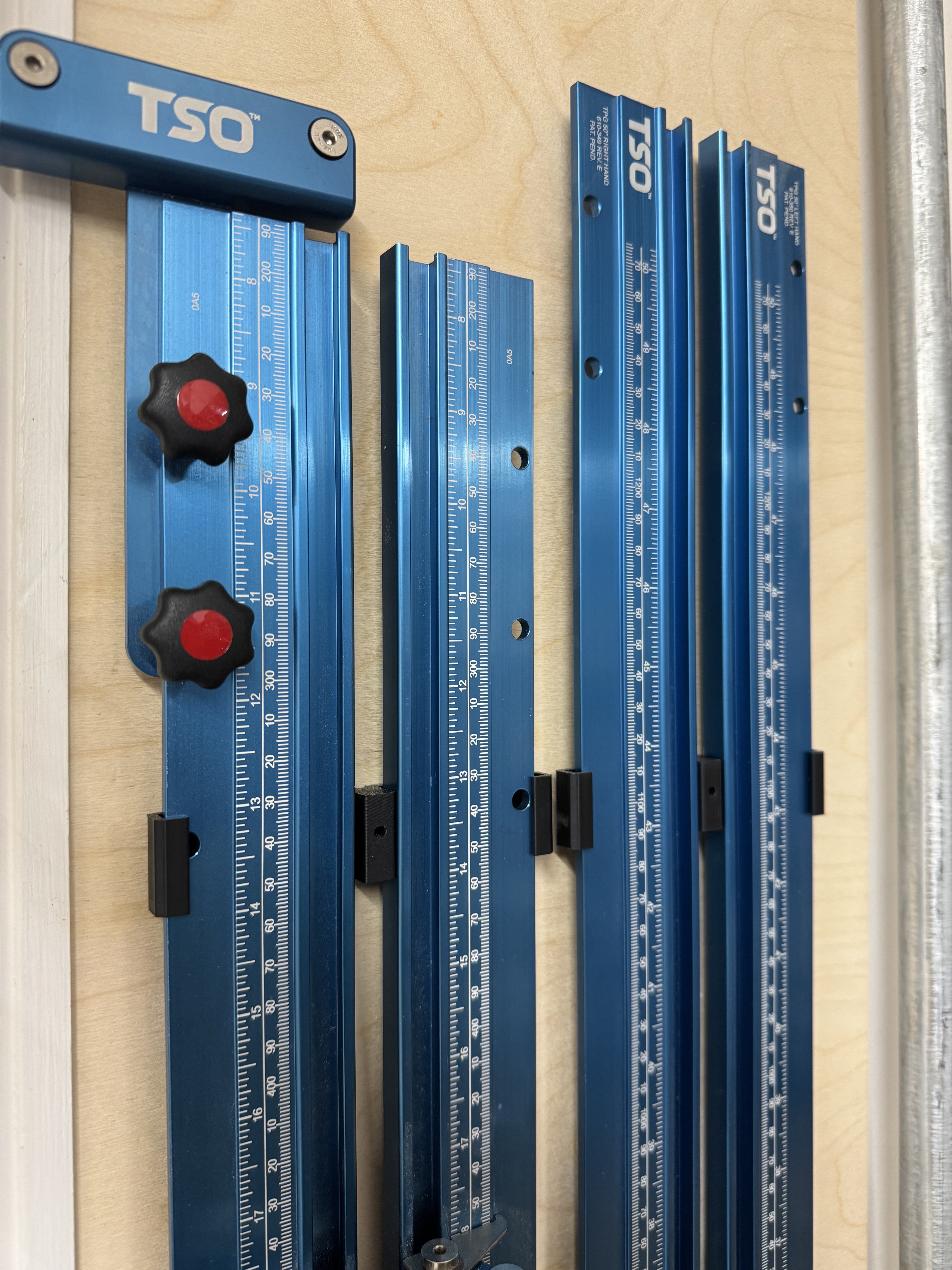Miniatura 2 do modelo 3D TSO Parallel Guide Rail Wall Holders Vertical