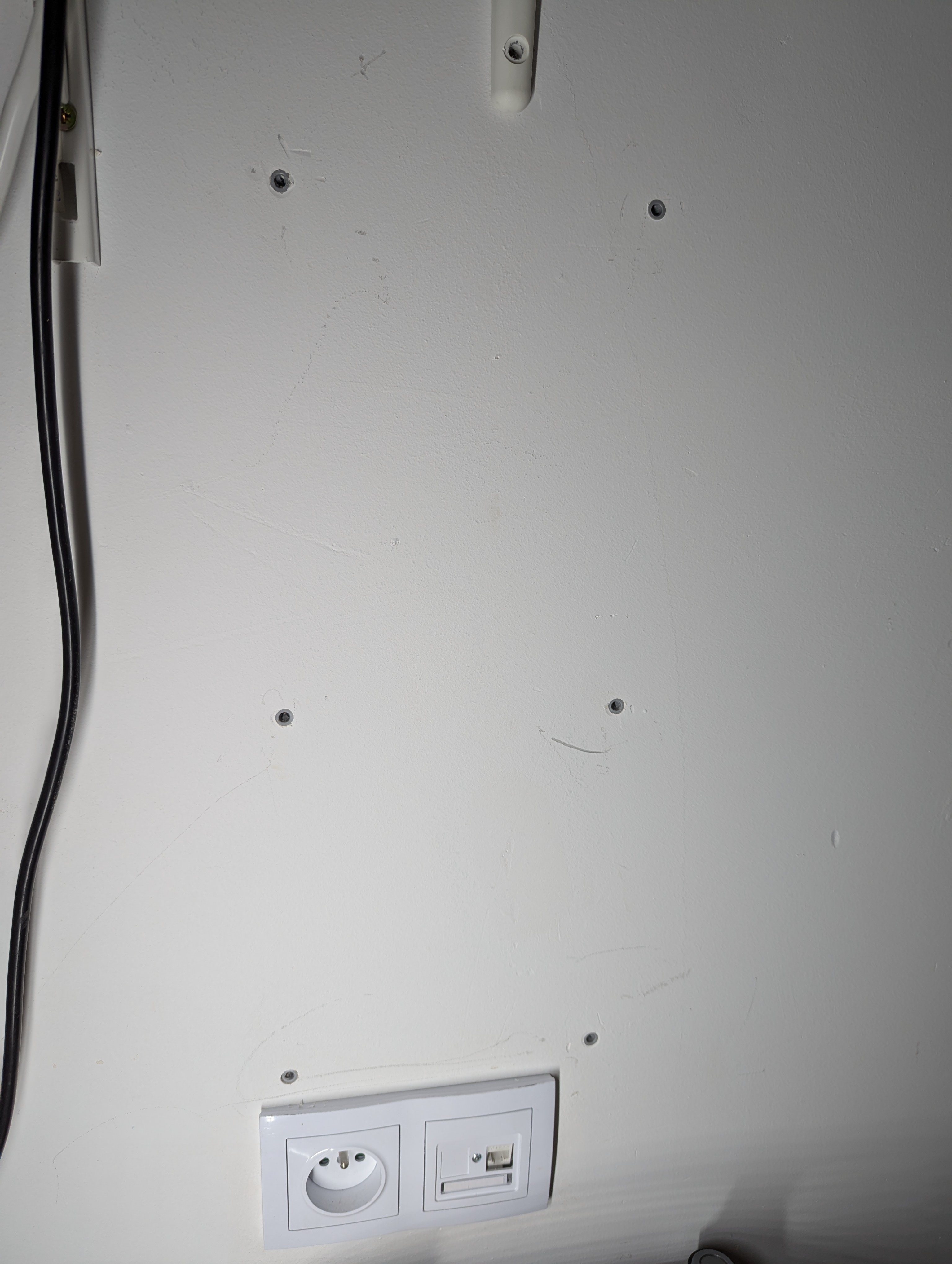 Miniatura 3 do modelo 3D 19cm Mini Server Rack - Wall mounted back