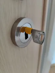 Přípravek pro umístění rozety na dózický klíč