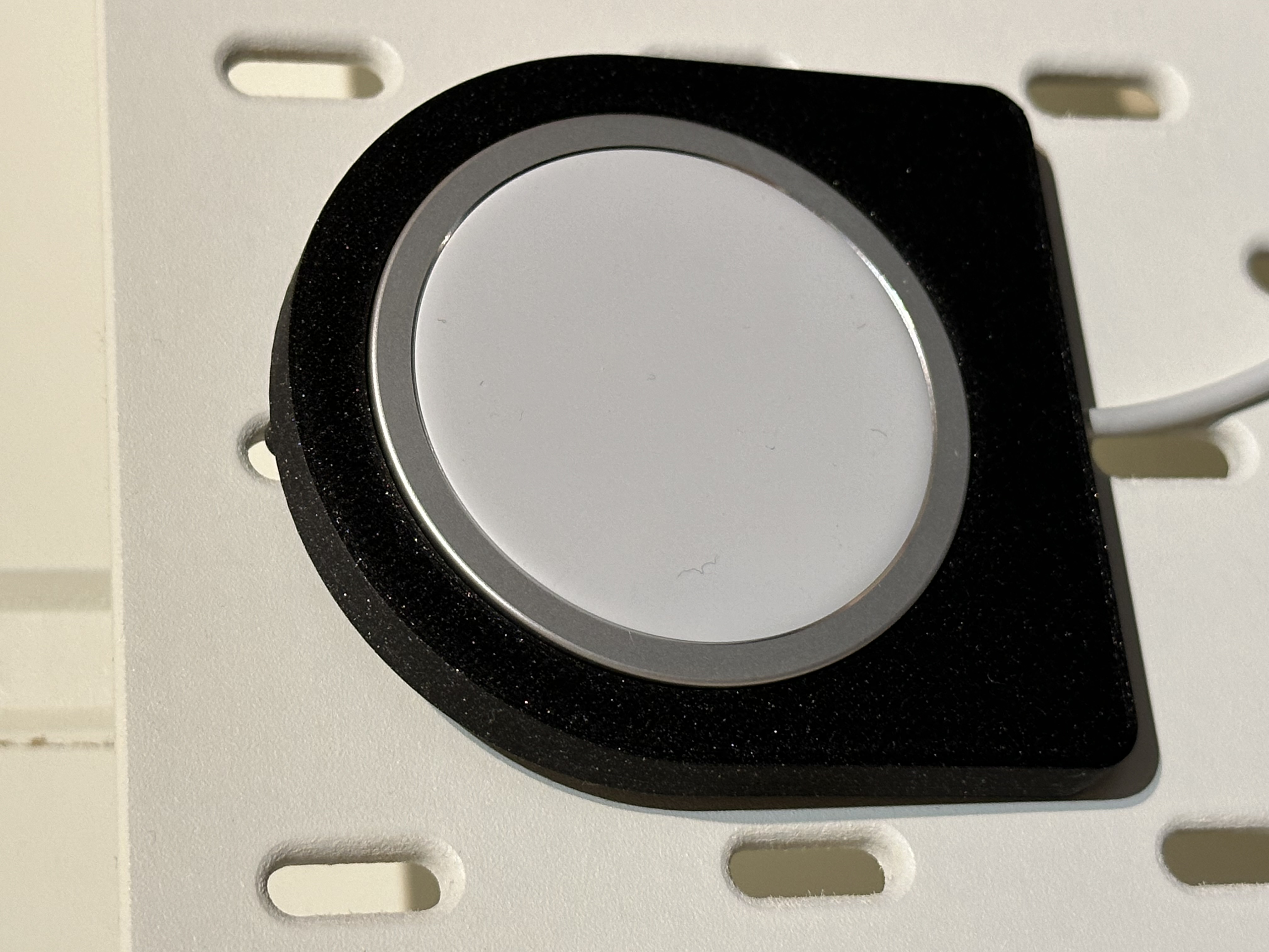 Skådis Magsafe with improved mounting hooks